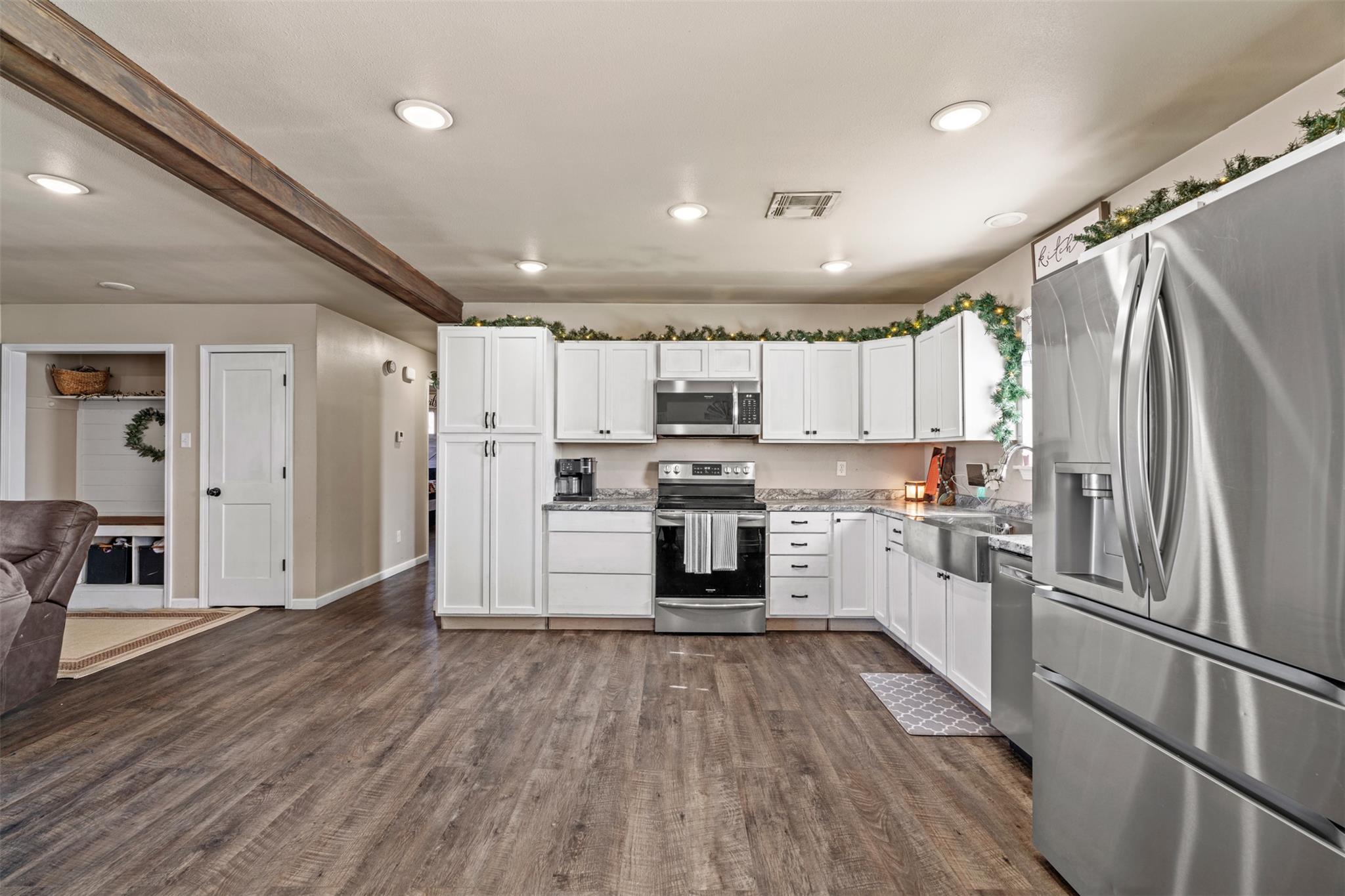 1611 Brazos Ave, Rockdale, TX 76567