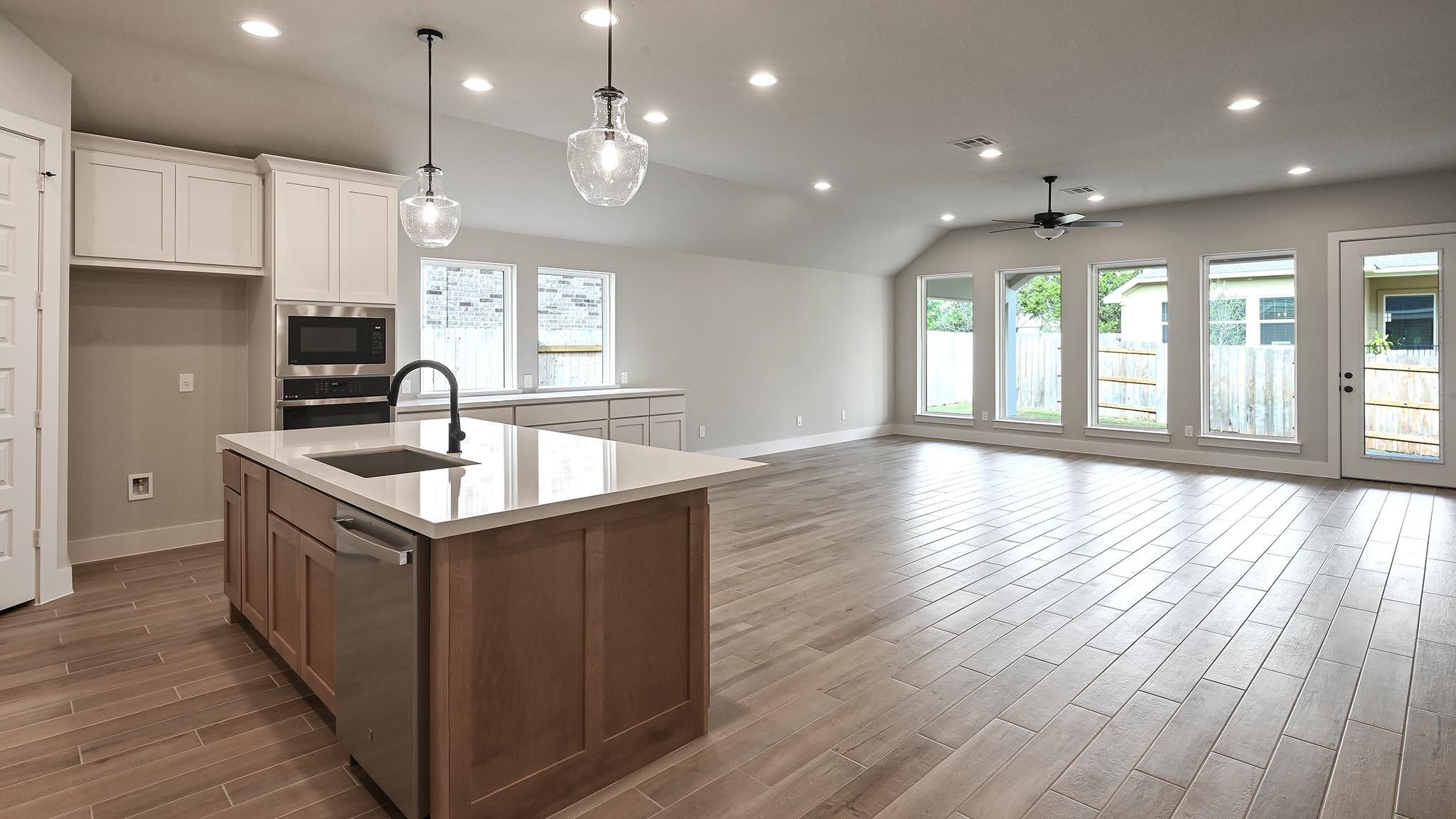 1124 Rusty Blackhaw Trl, San Marcos, TX 78666
