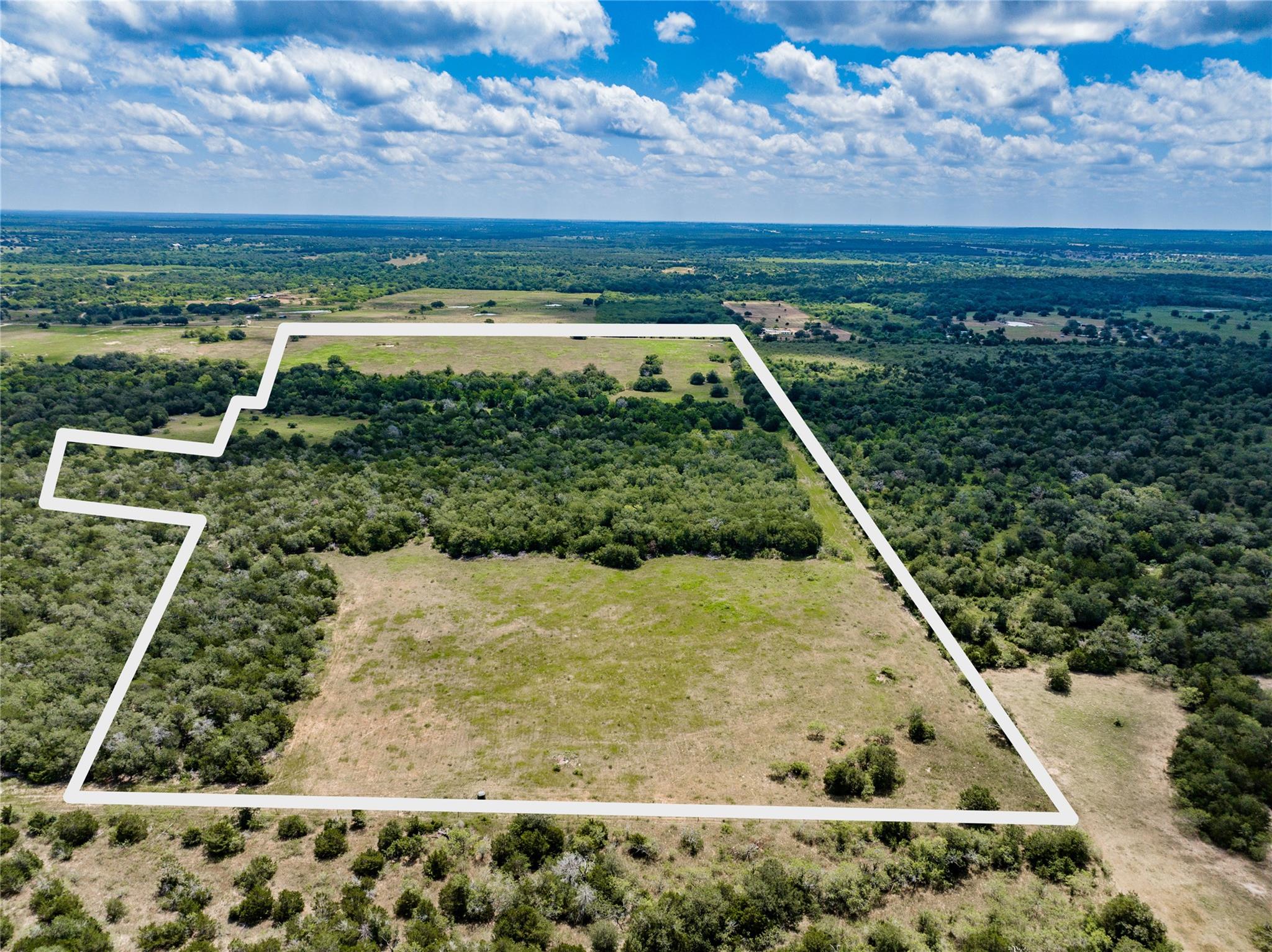 13 Armstrong Rd, Flatonia, TX 78941
