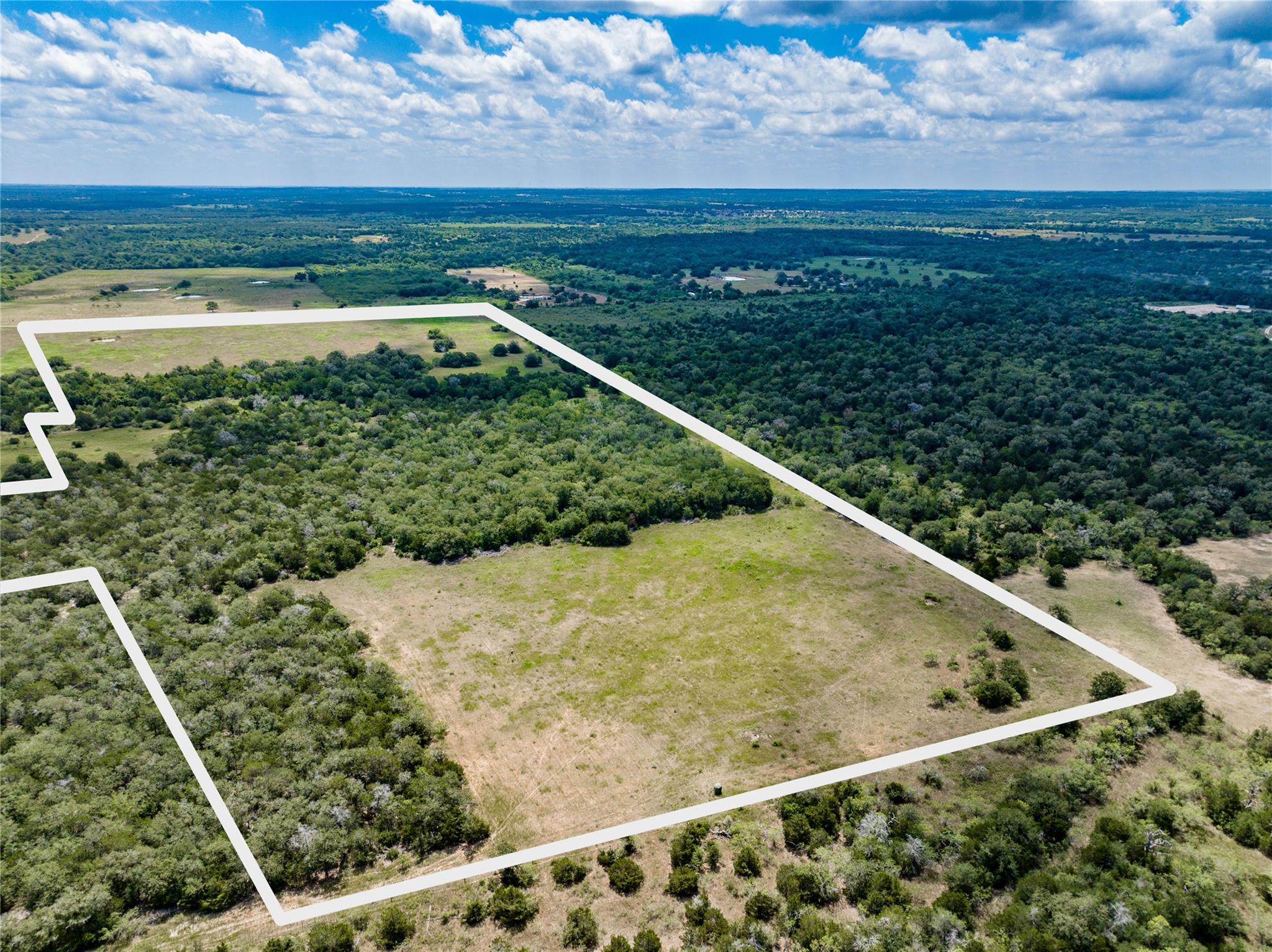 13 Armstrong Rd, Flatonia, TX 78941
