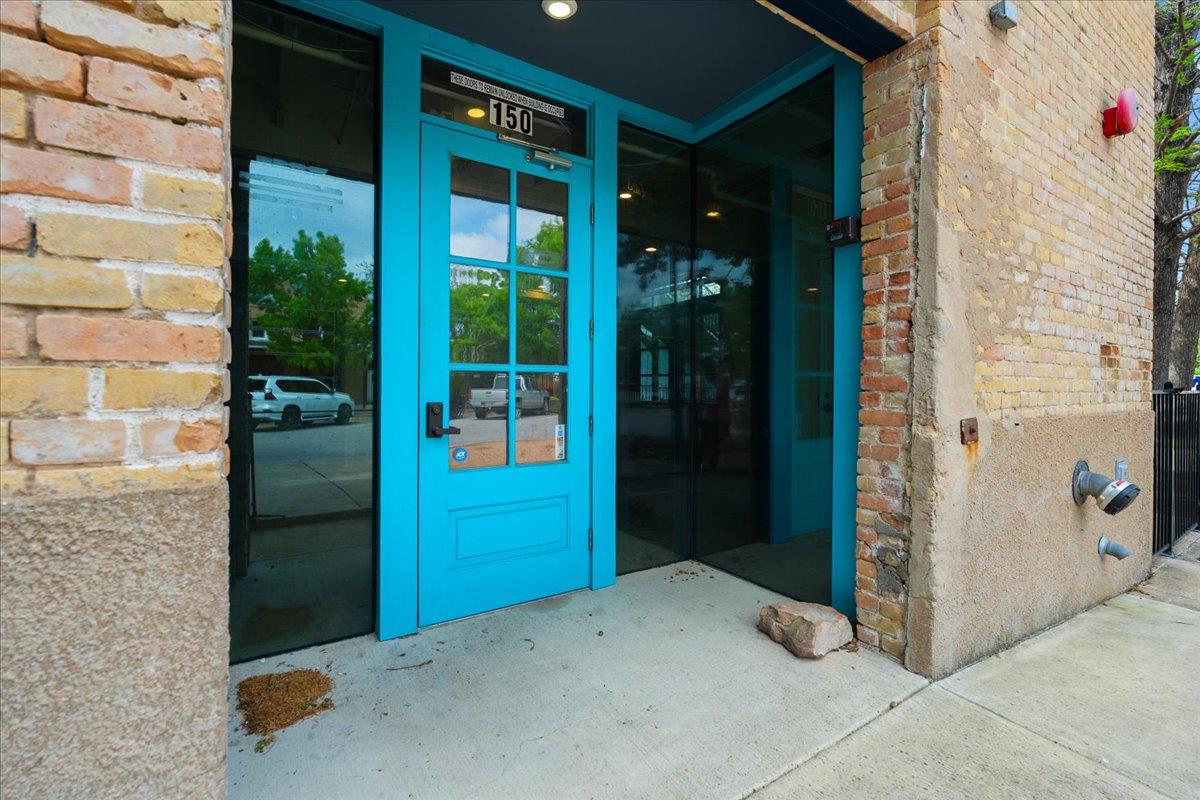 117 East St, Hutto, TX 78634