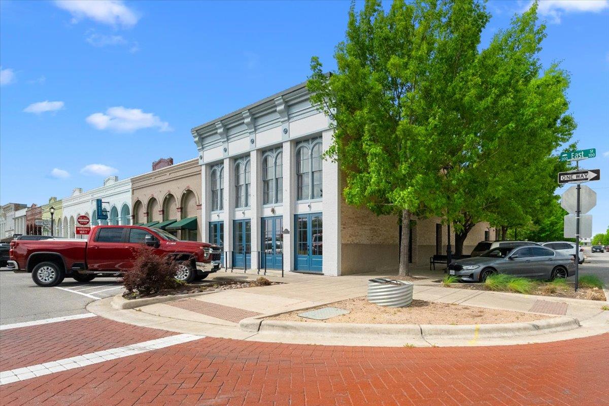 117 East St, Hutto, TX 78634