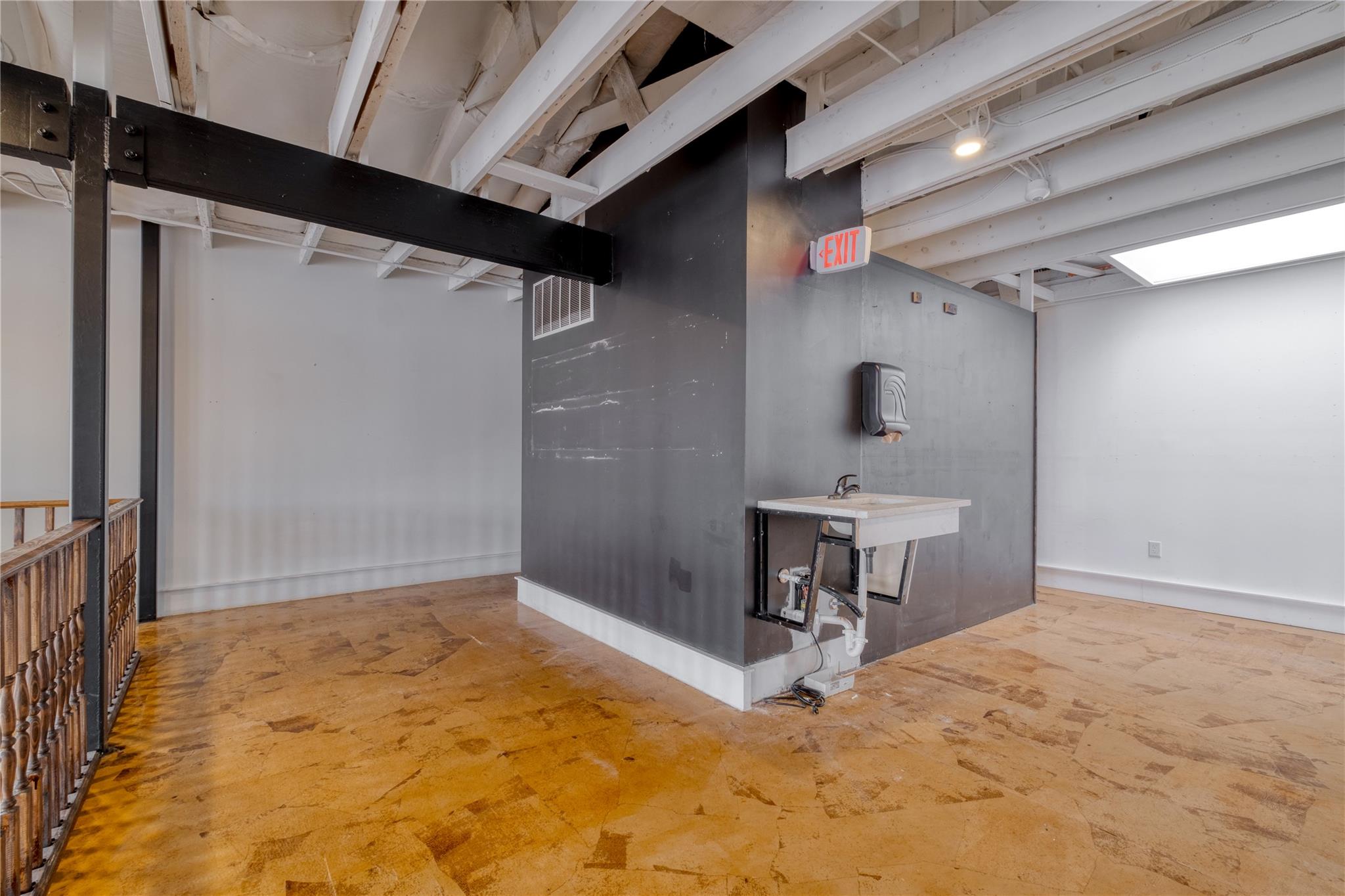 117 East St, Hutto, TX 78634