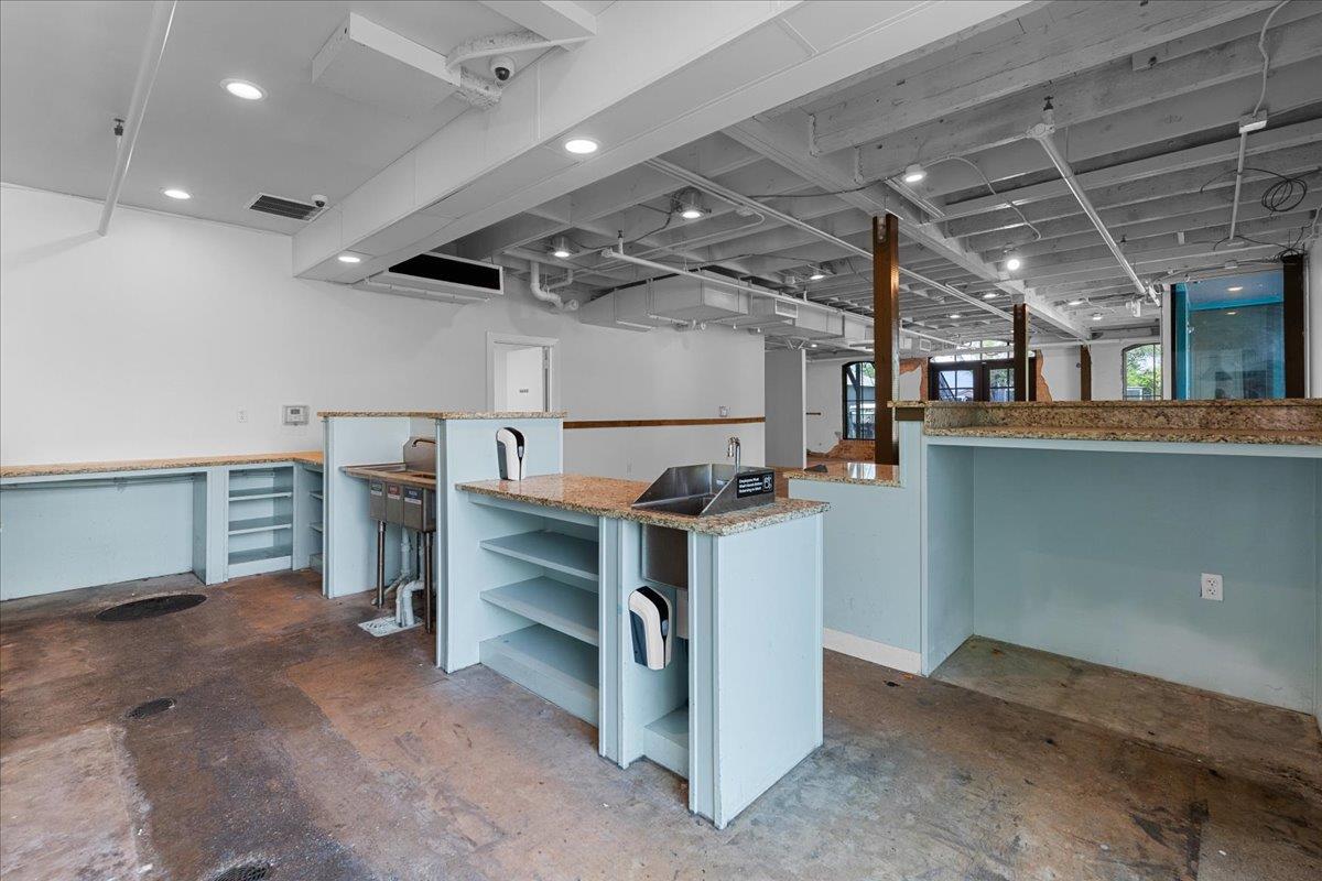 117 East St, Hutto, TX 78634