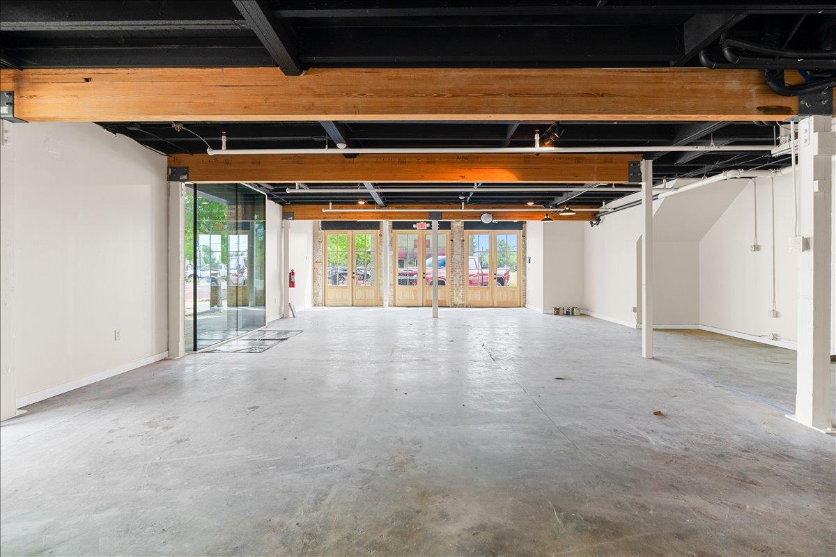 117 East St, Hutto, TX 78634