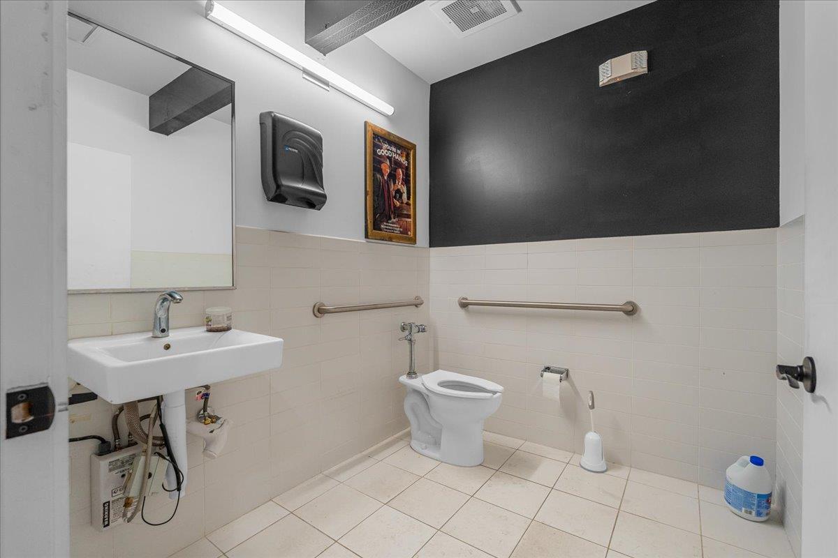 117 East St, Hutto, TX 78634