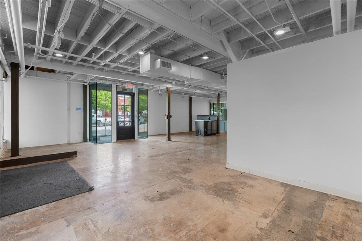 117 East St, Hutto, TX 78634