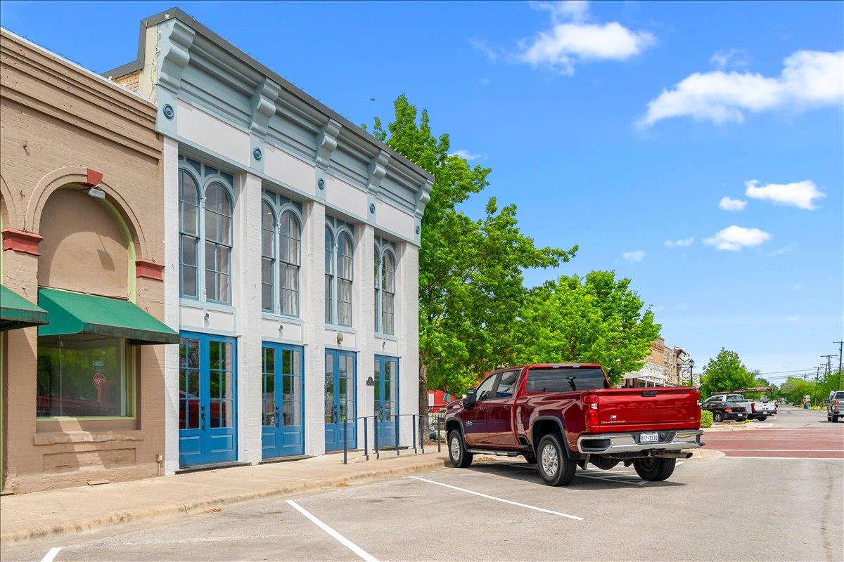 117 East St, Hutto, TX 78634