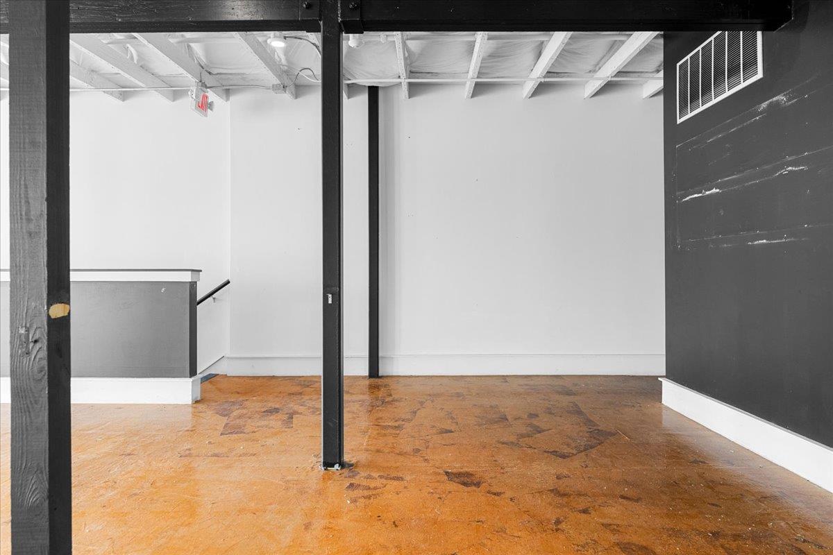 117 East St, Hutto, TX 78634