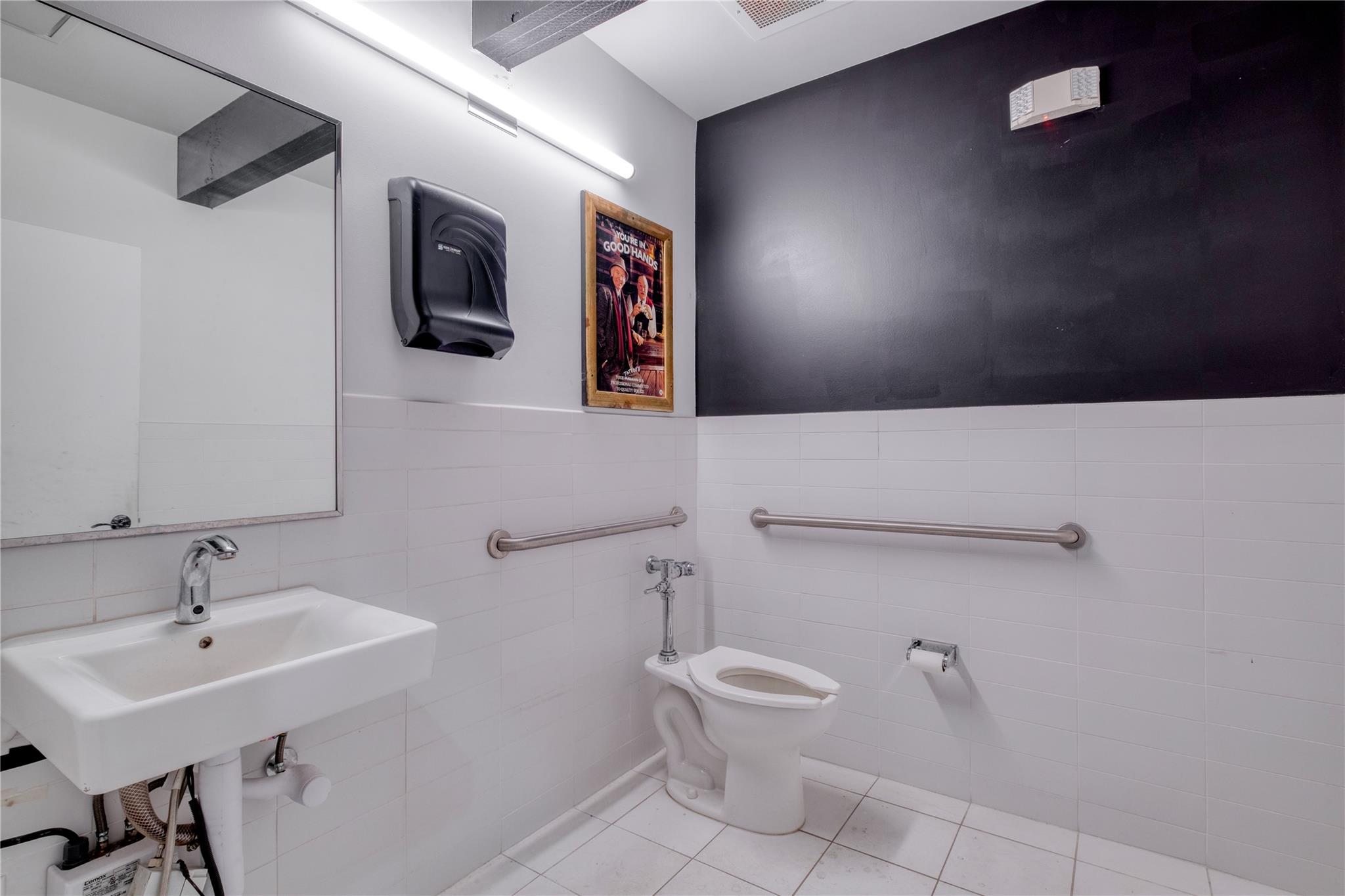 117 East St, Hutto, TX 78634