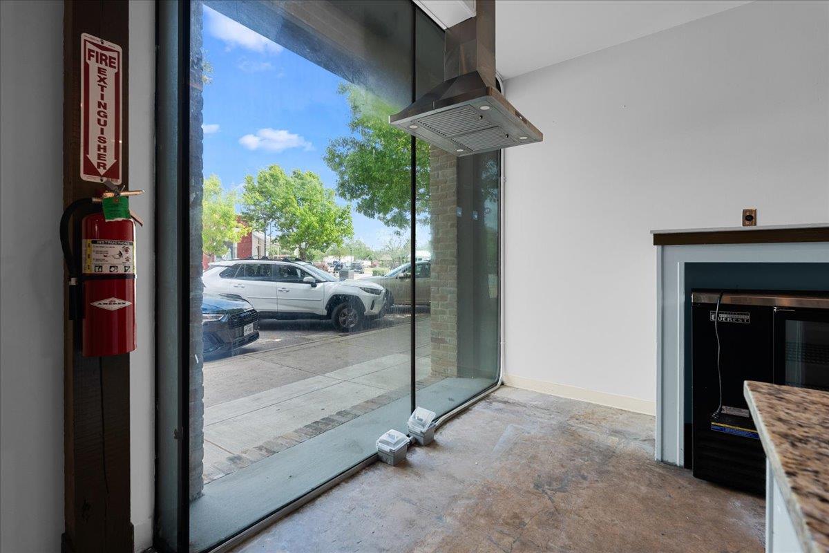 117 East St, Hutto, TX 78634