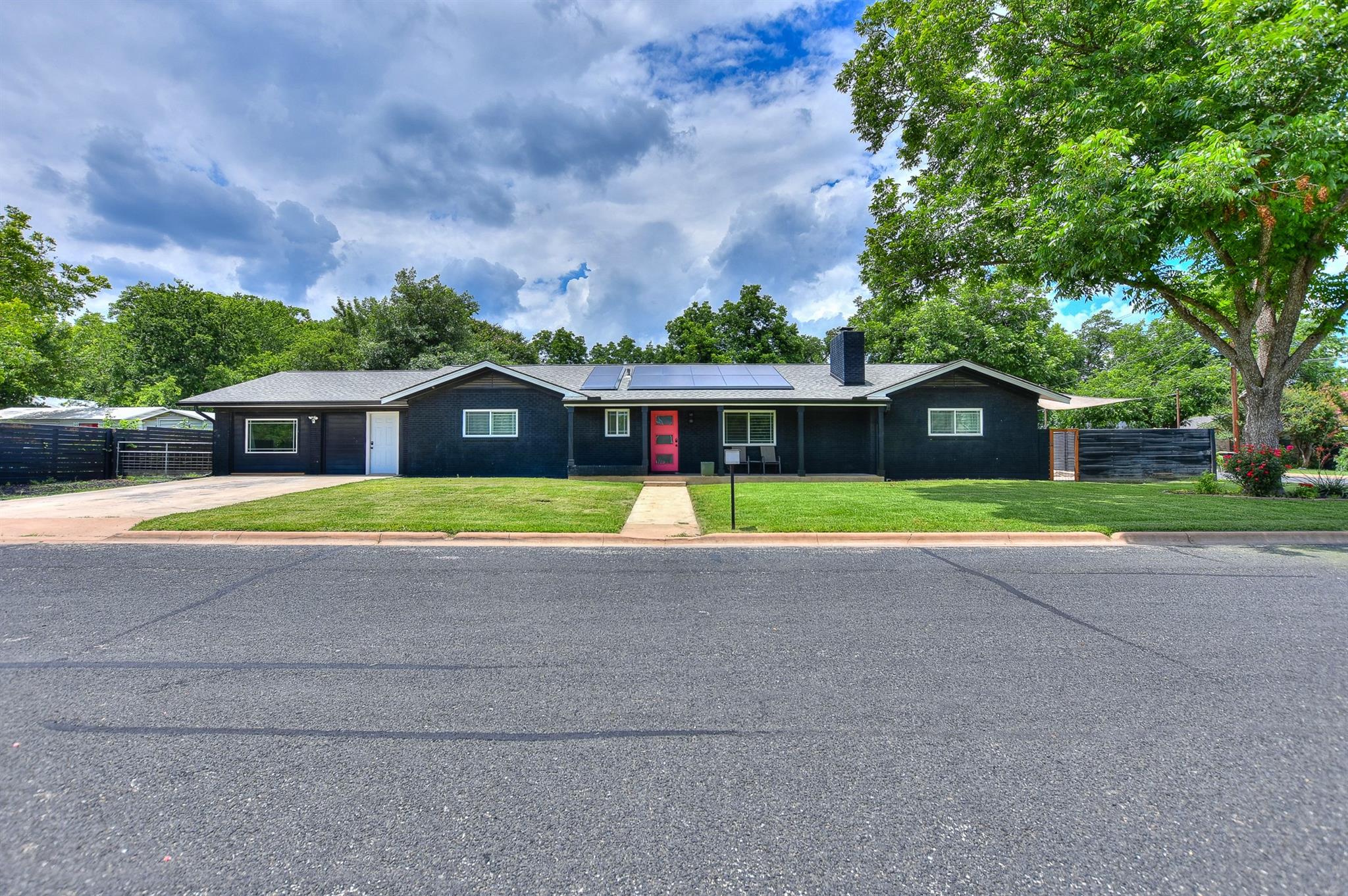 1407 E 19 St, Georgetown, TX 78626