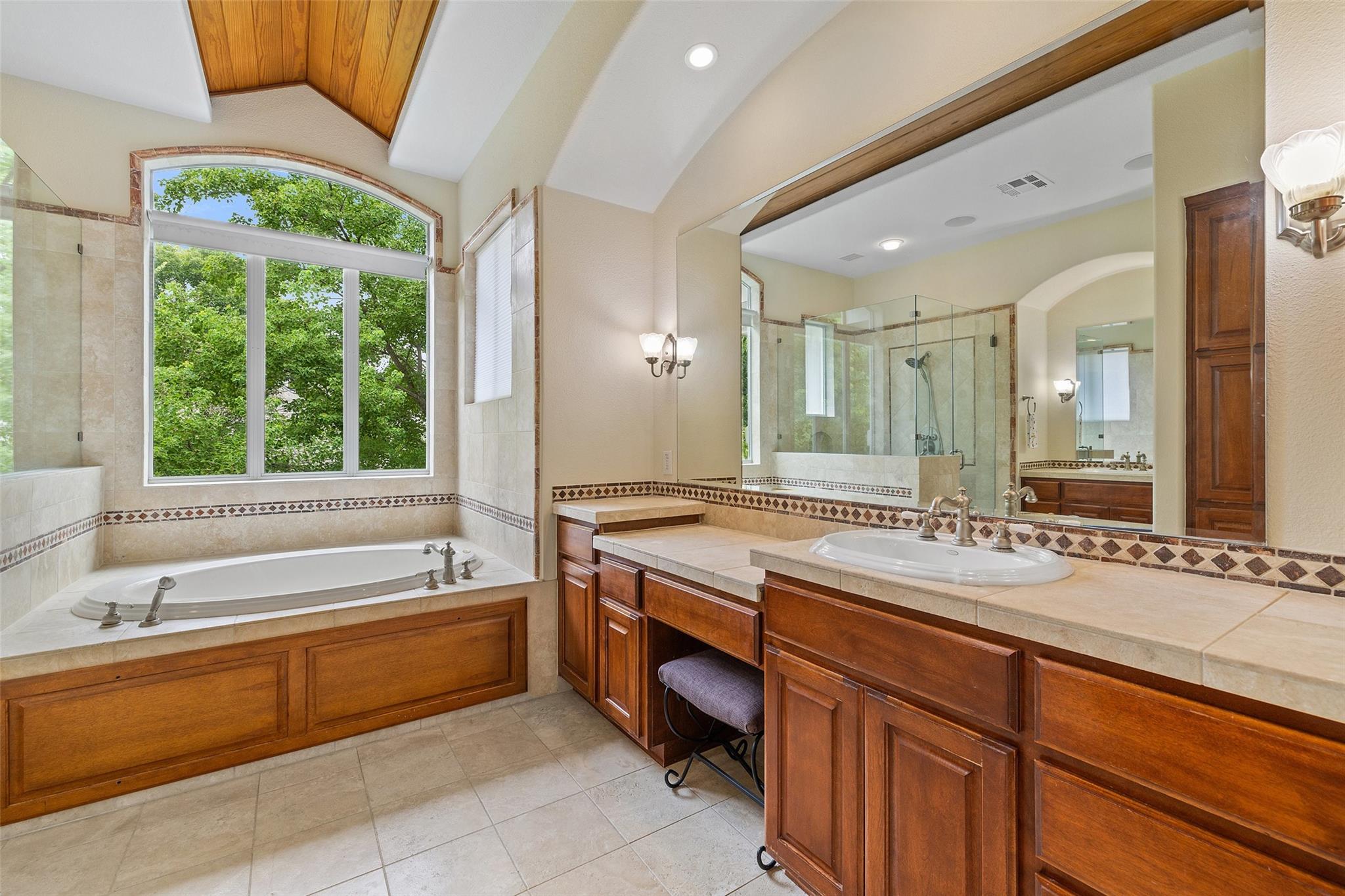 605 Ladin Ln, Lakeway, TX 78734