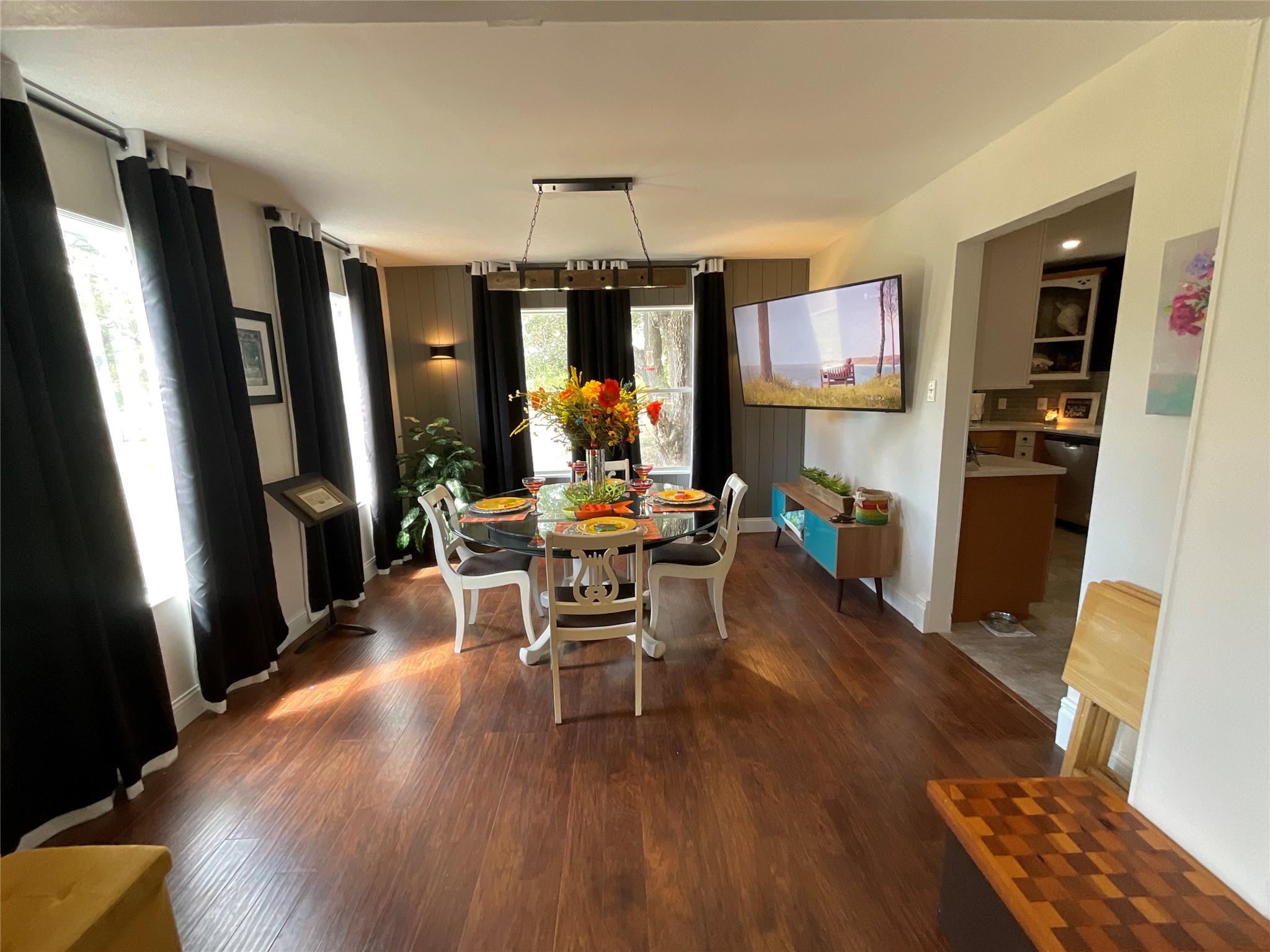 322-342 Whispering Woods Dr, Rockport, TX 78382