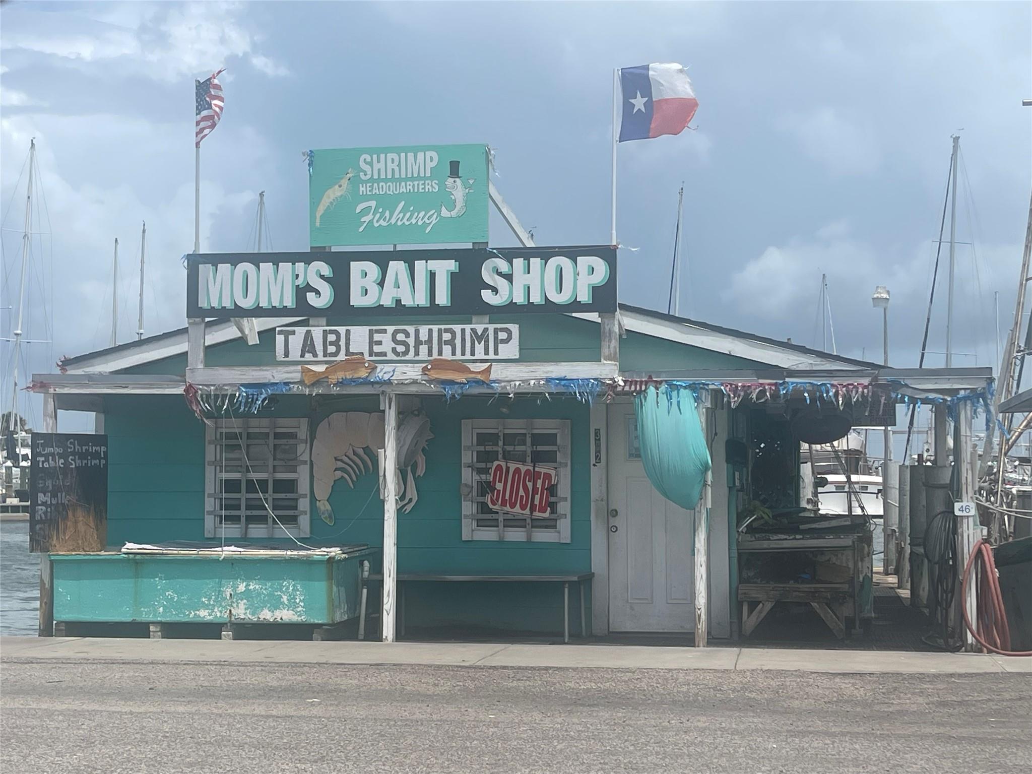 322-342 Whispering Woods Dr, Rockport, TX 78382