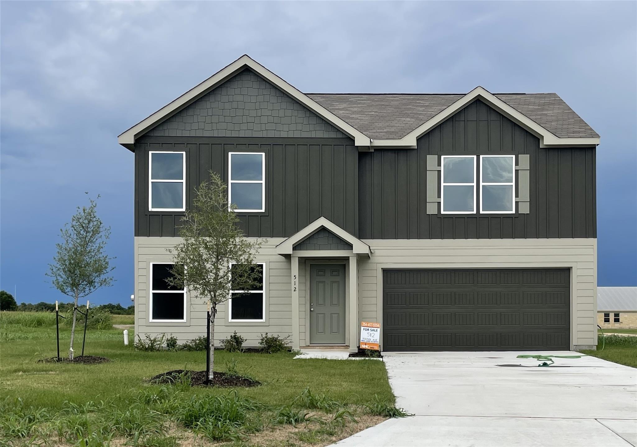 512 Rueben Ave, Holland, TX 76534