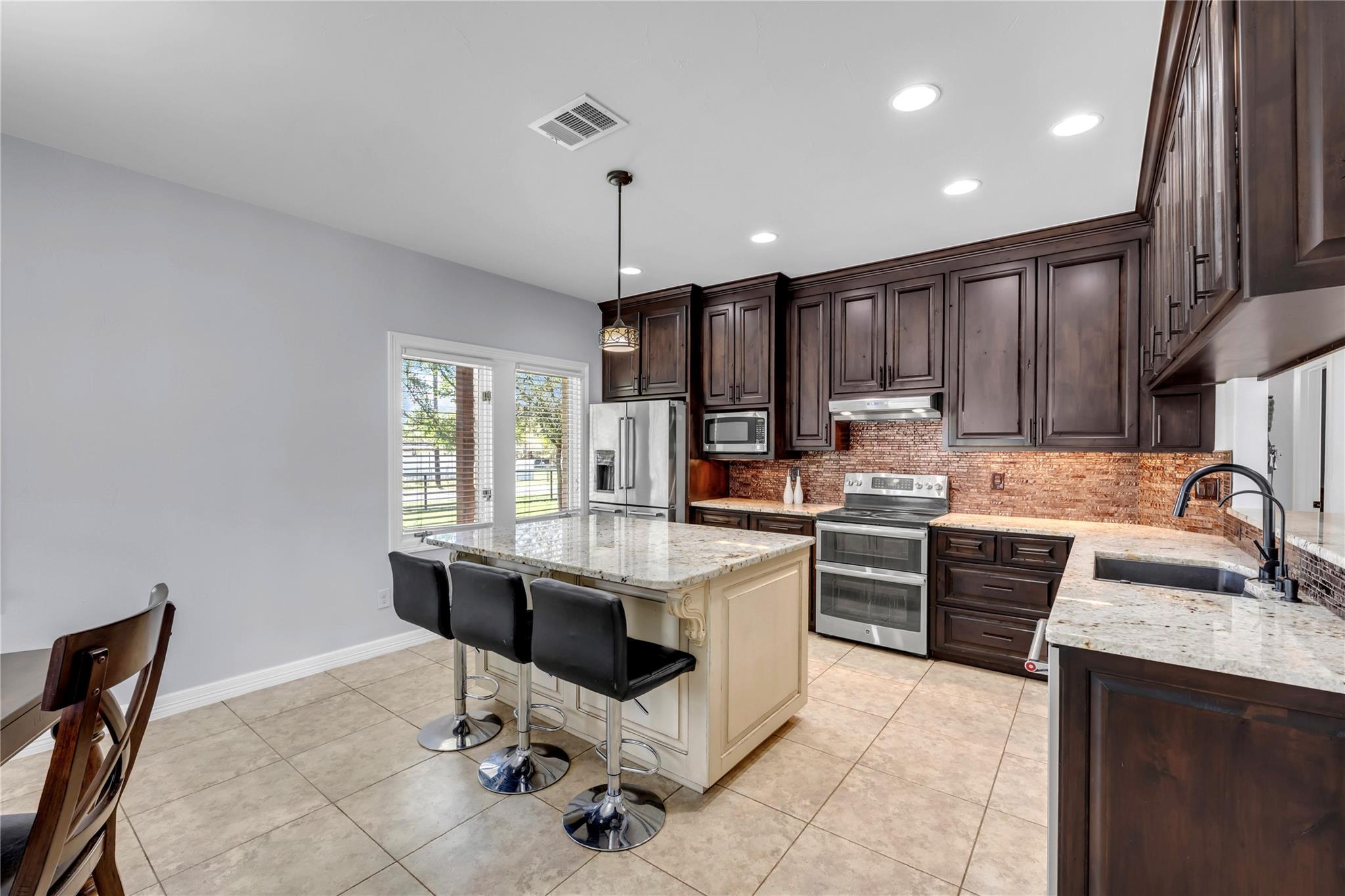 1303 Prarie Creek Dr, Granite Shoals, TX 78654