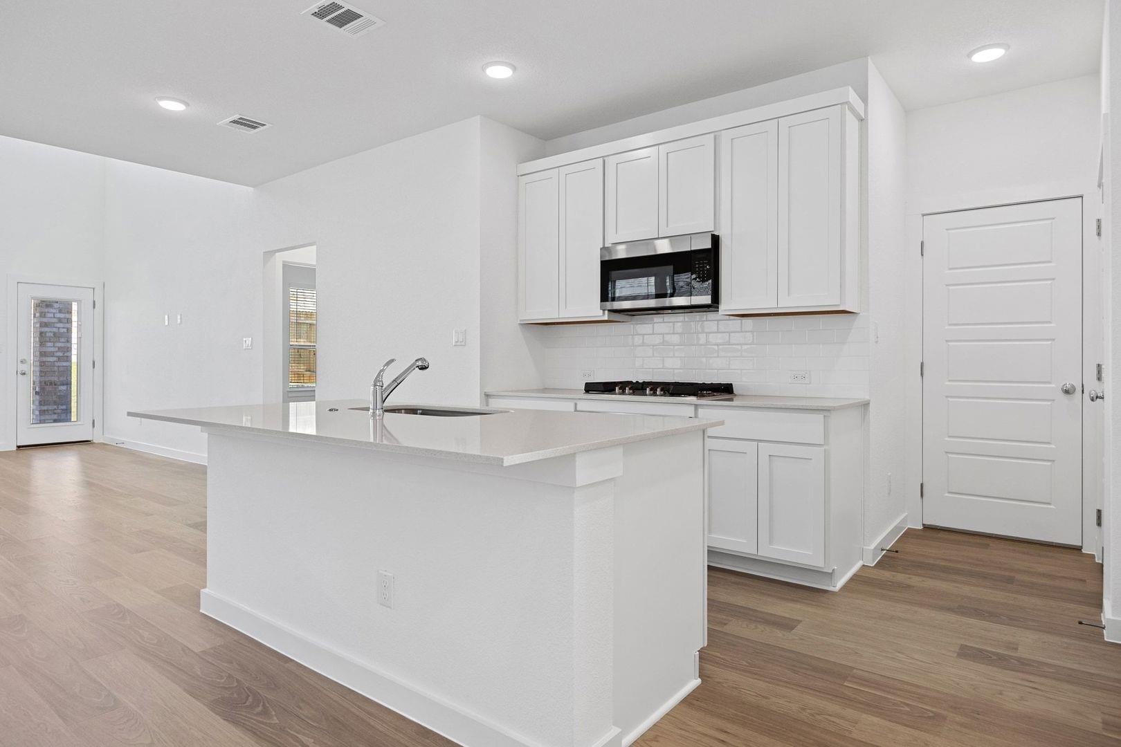 8006 Shining Flor Run, Lago Vista, TX 78645