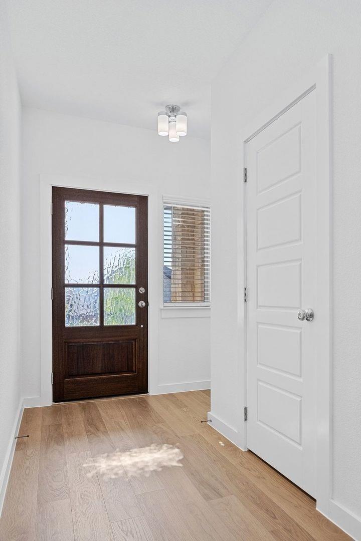 8006 Shining Flor Run, Lago Vista, TX 78645