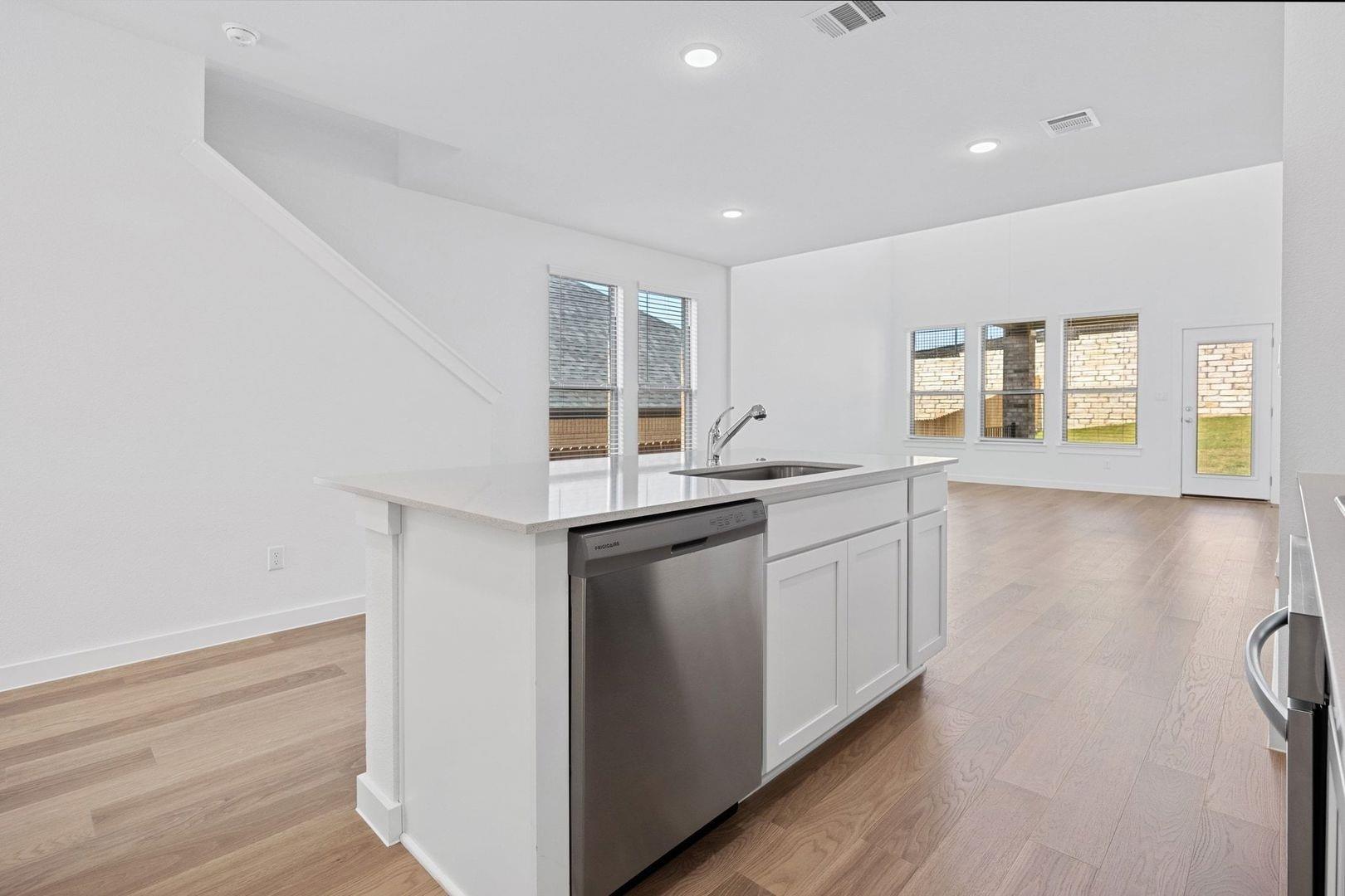 8006 Shining Flor Run, Lago Vista, TX 78645