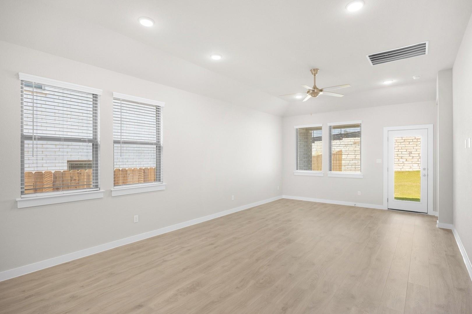 8010 Shining Flor Run, Lago Vista, TX 78645