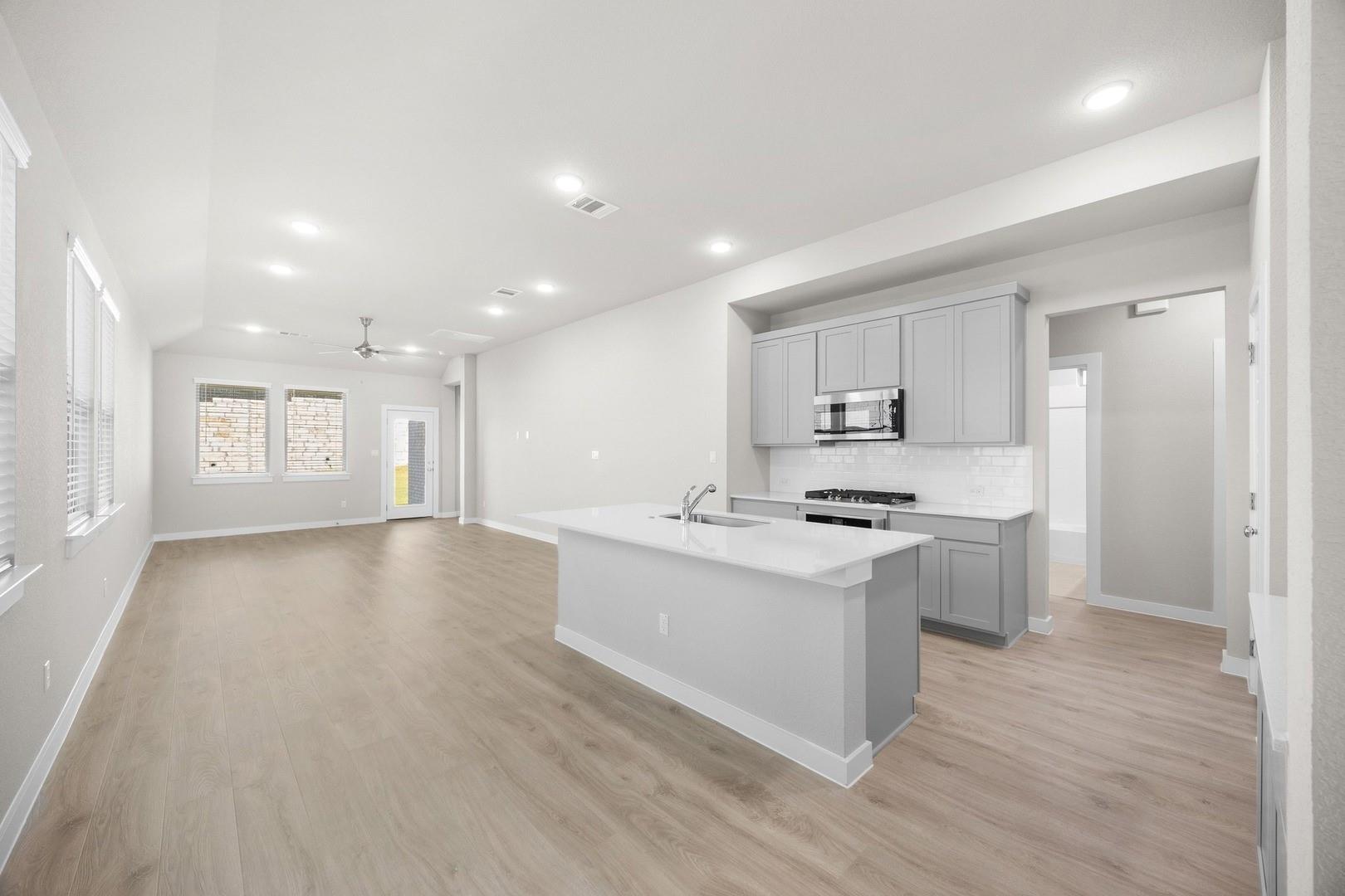 8010 Shining Flor Run, Lago Vista, TX 78645