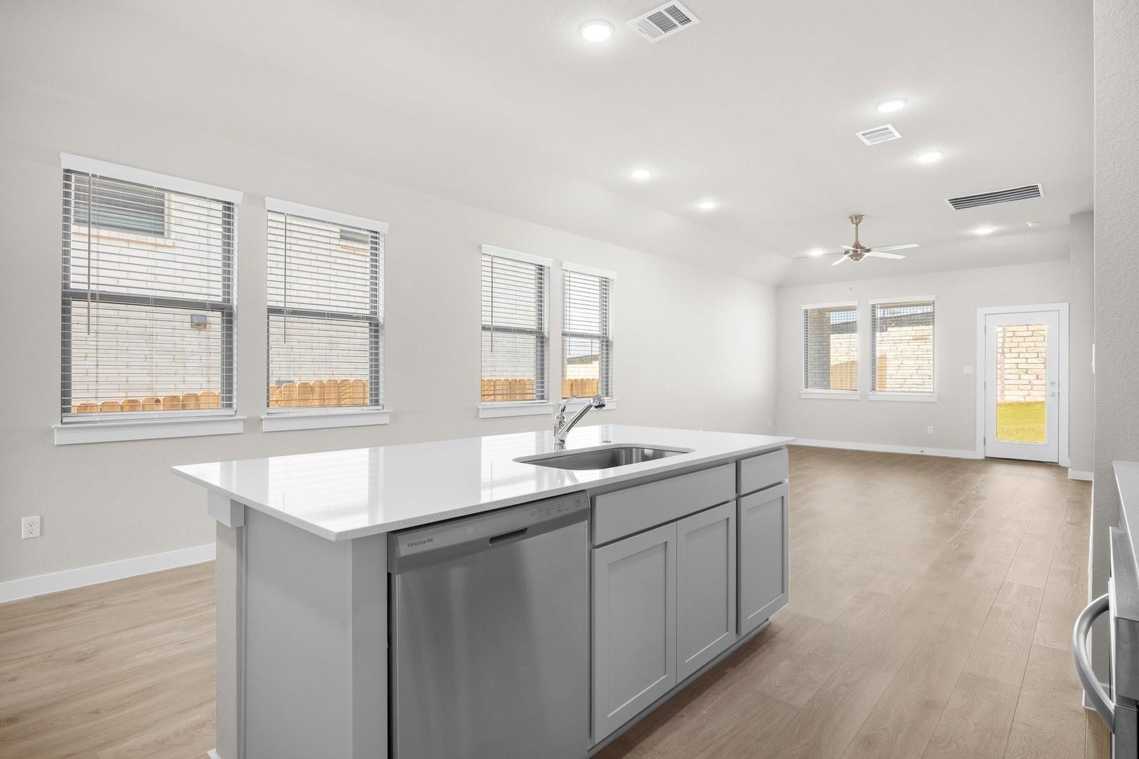 8010 Shining Flor Run, Lago Vista, TX 78645