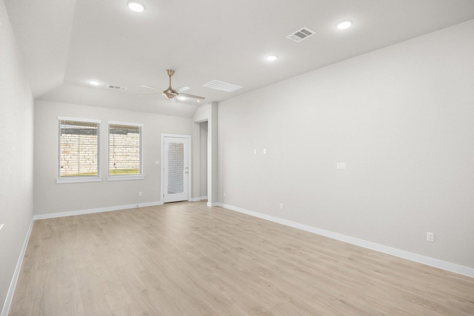 8010 Shining Flor Run, Lago Vista, TX 78645