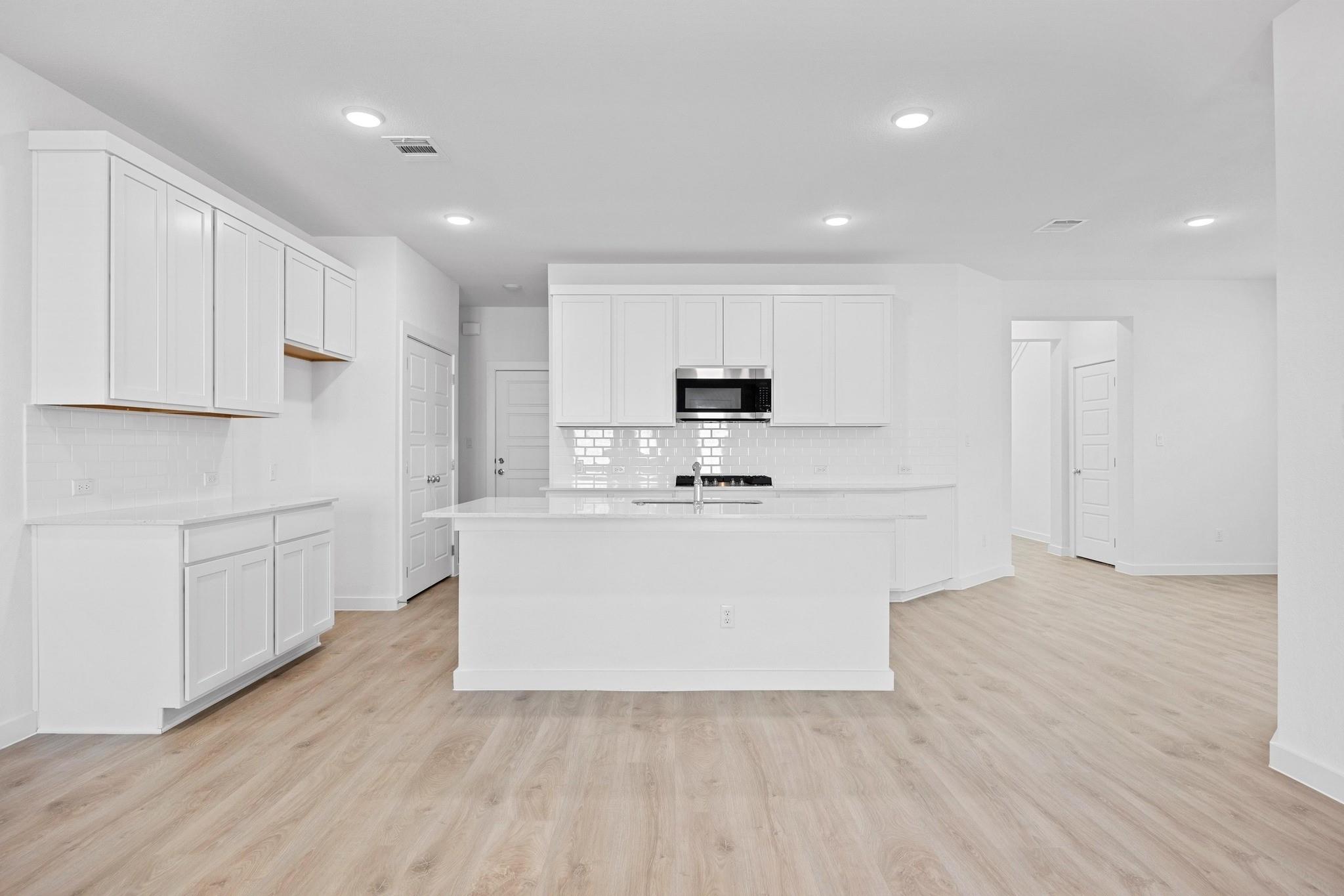 8014 Shining Flor Run, Lago Vista, TX 78645