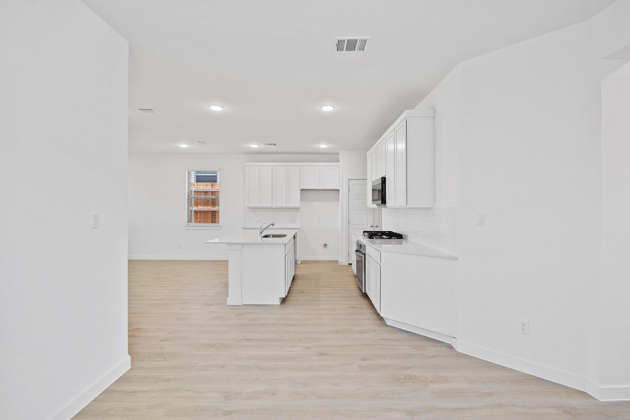 8014 Shining Flor Run, Lago Vista, TX 78645