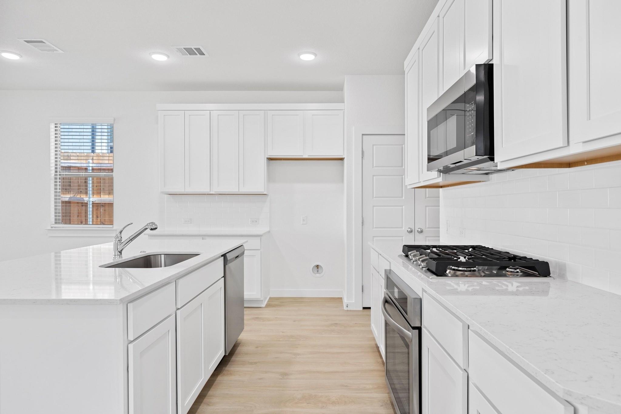 8014 Shining Flor Run, Lago Vista, TX 78645