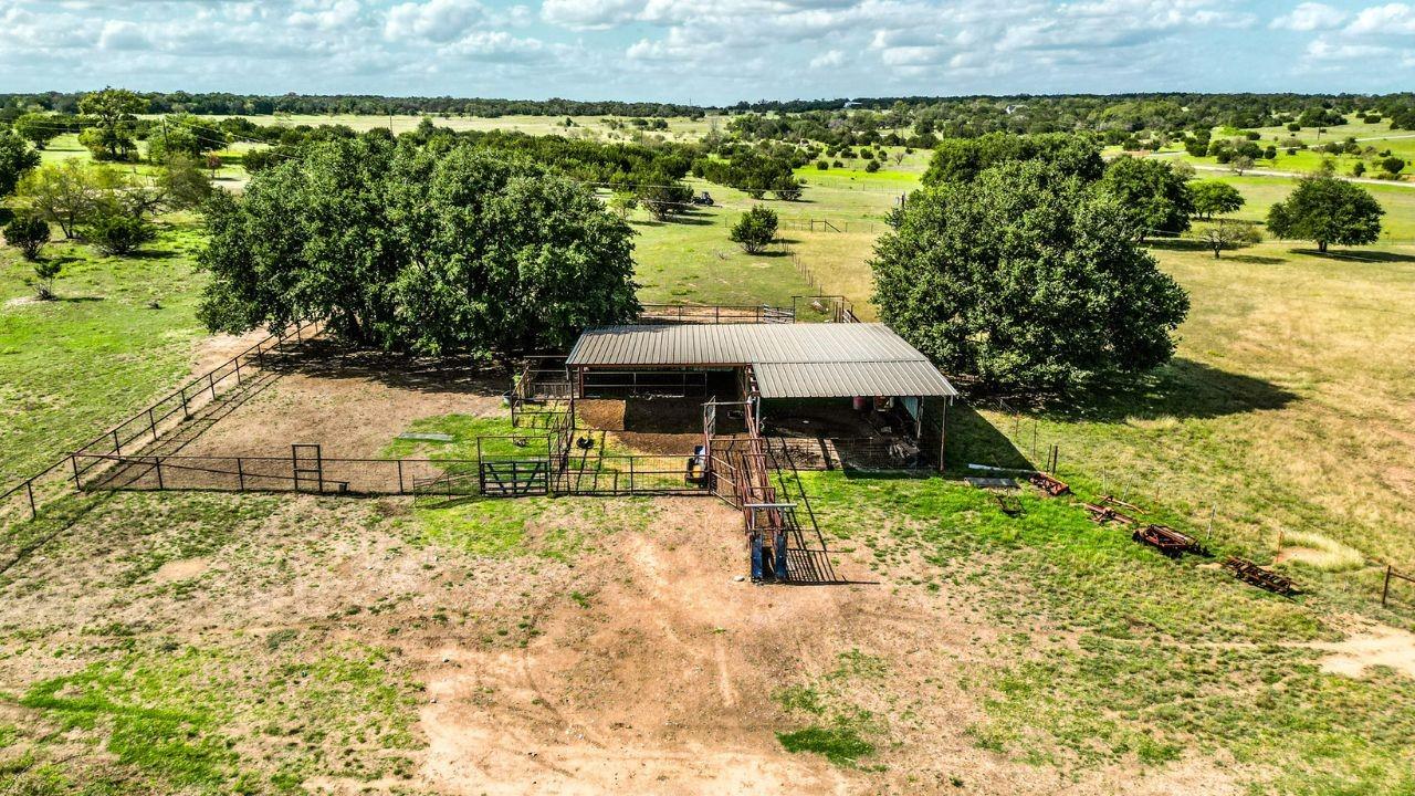 1220 County Road 225, Briggs, TX 78608
