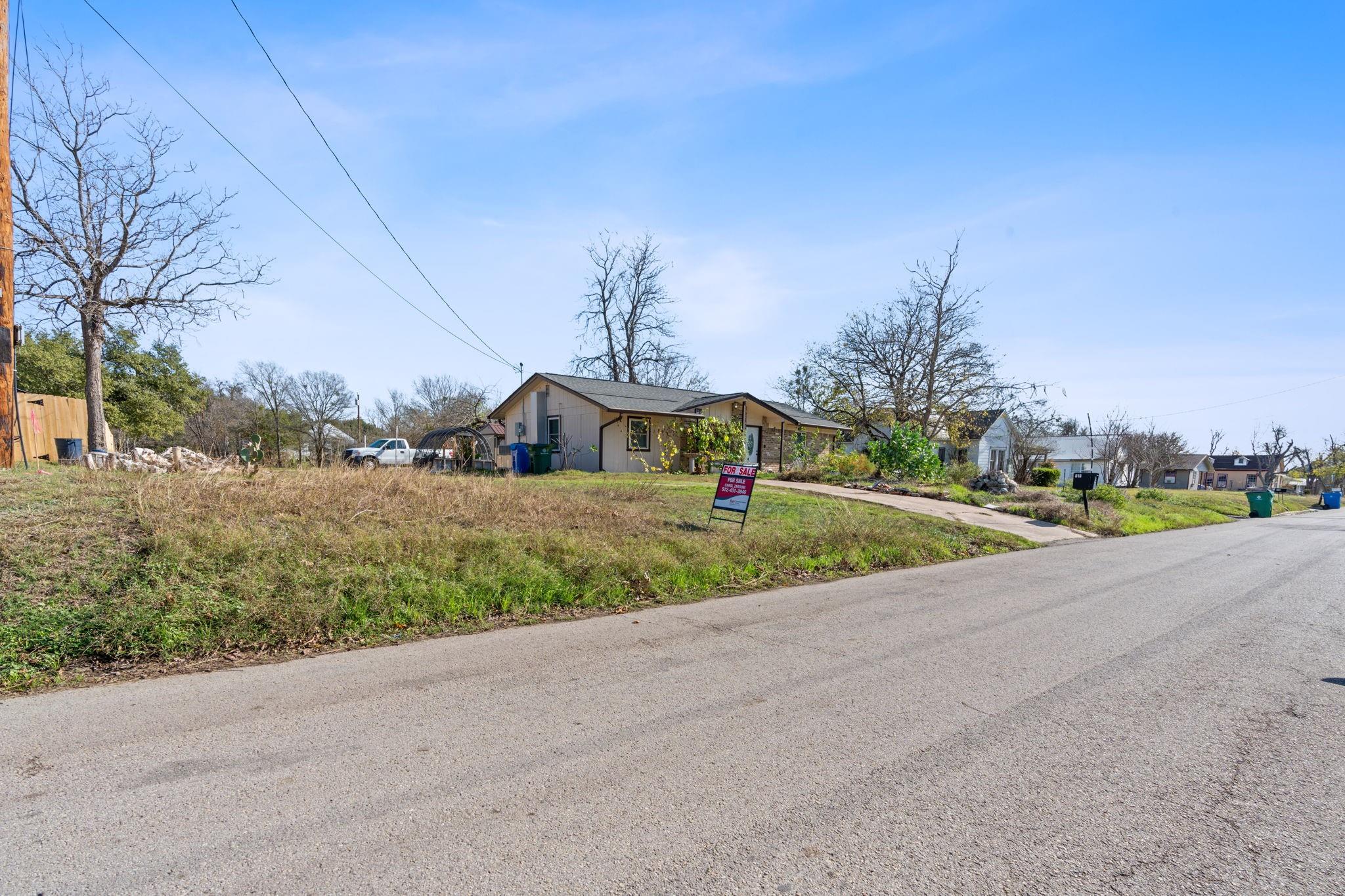 842 Kimbro St, Taylor, TX 76574