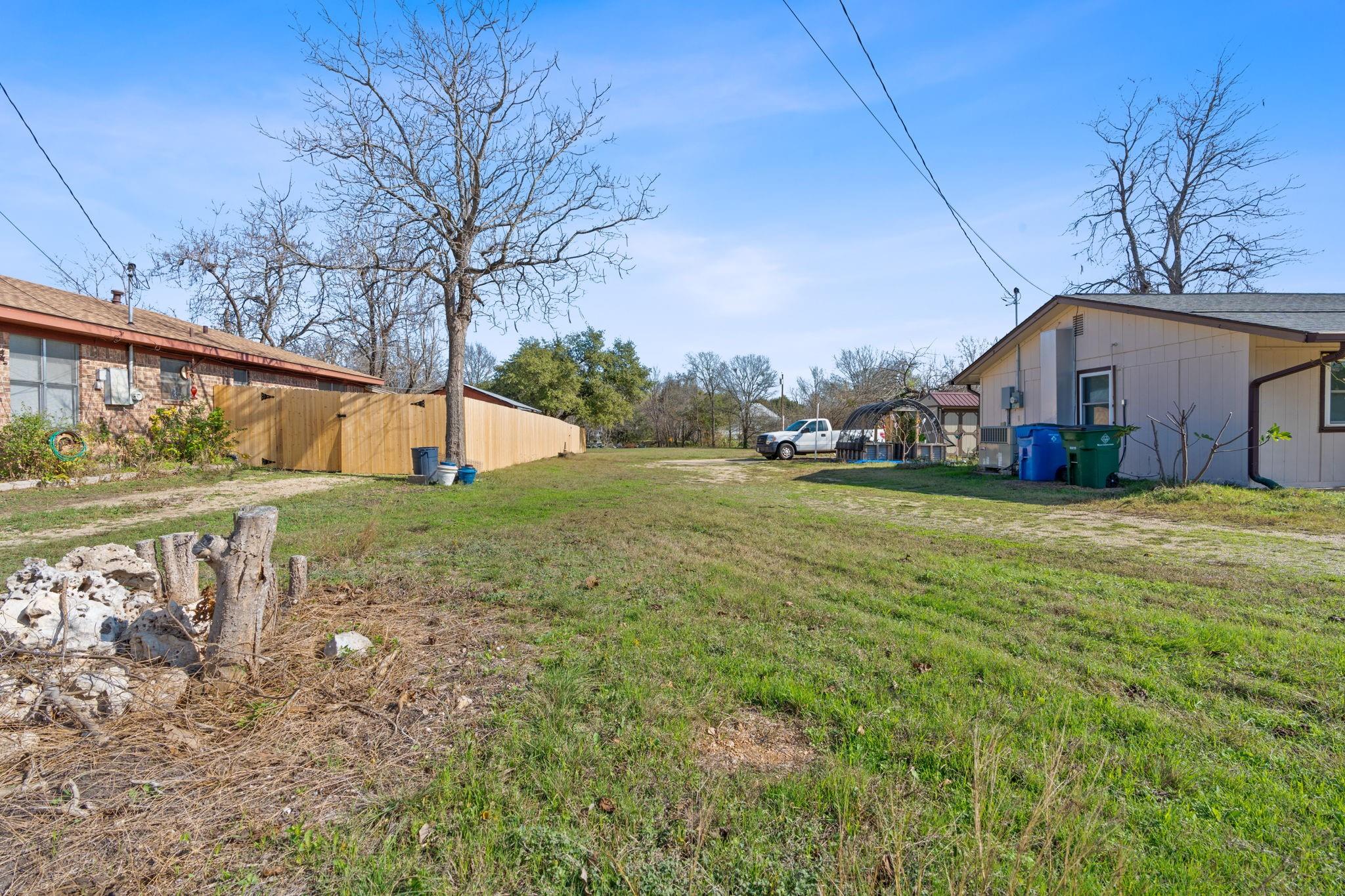 842 Kimbro St, Taylor, TX 76574