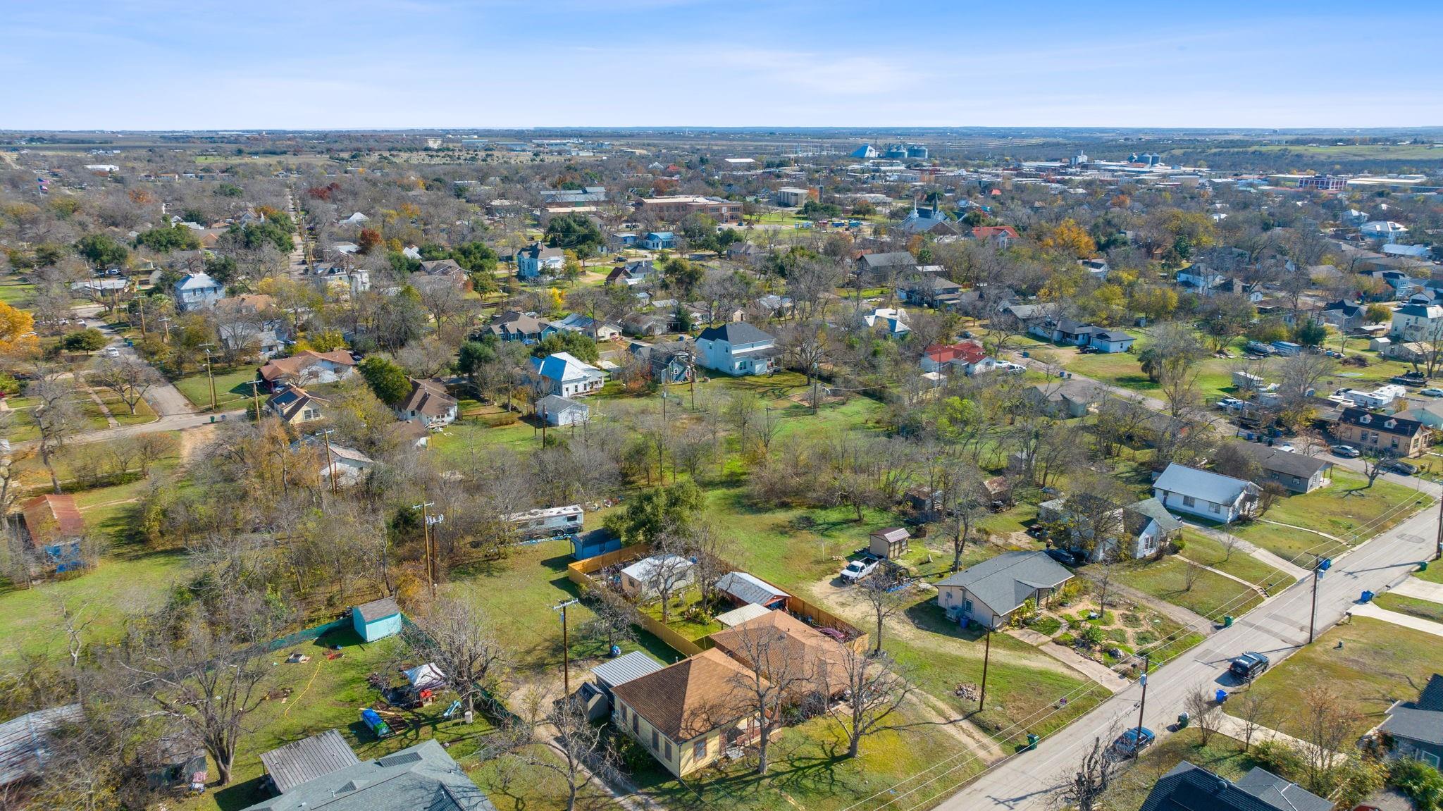 842 Kimbro St, Taylor, TX 76574