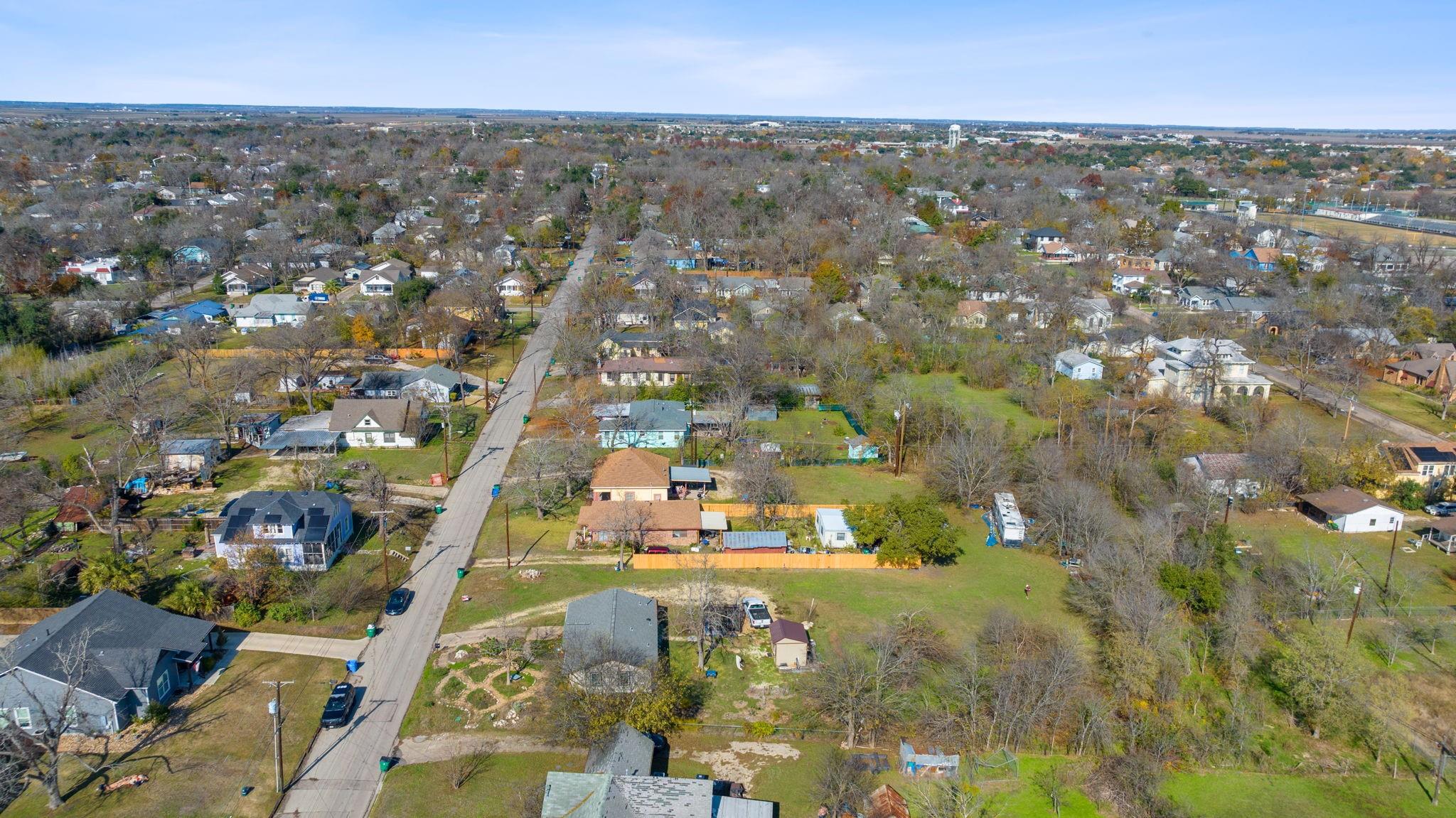 842 Kimbro St, Taylor, TX 76574