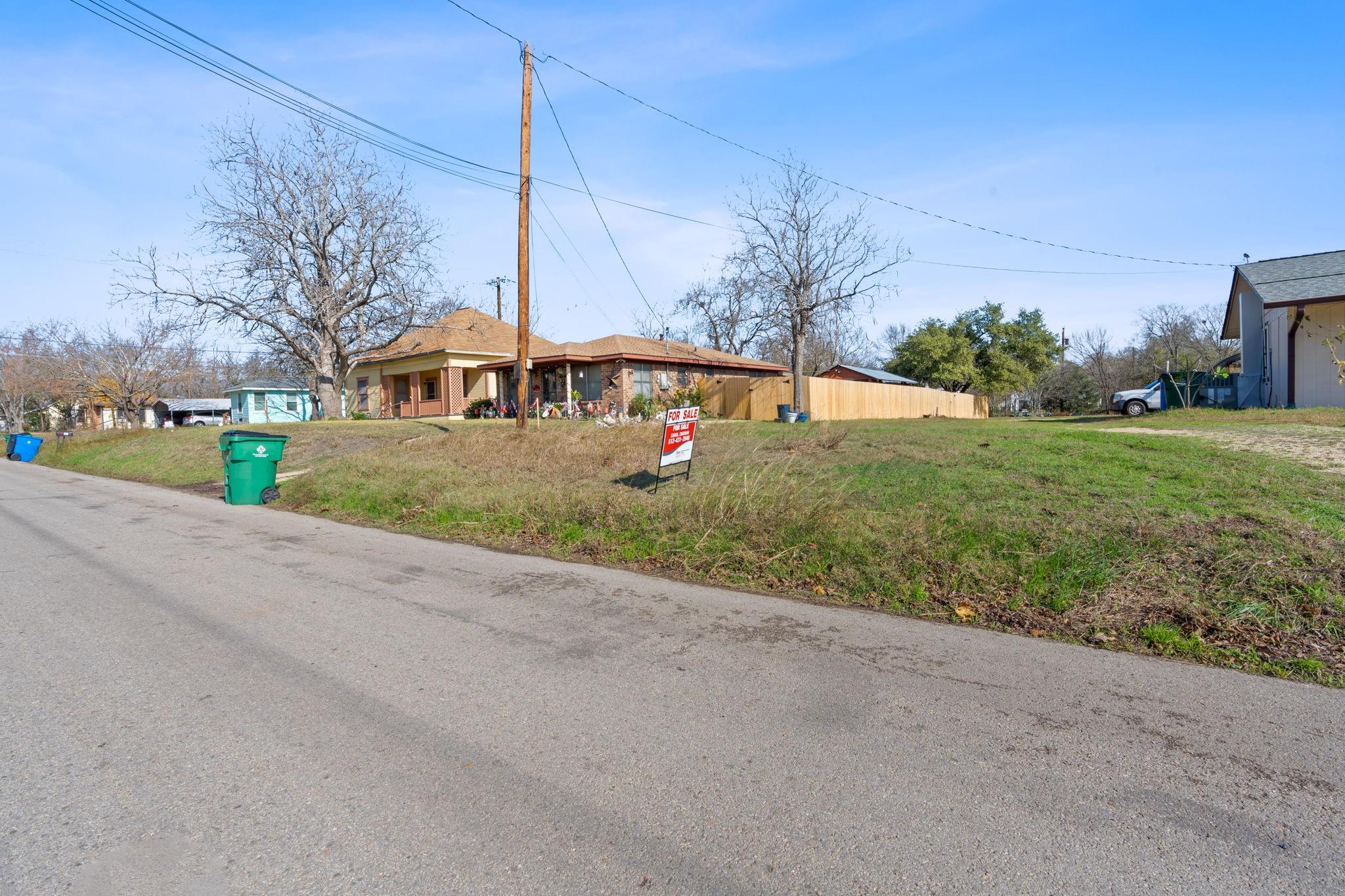 842 Kimbro St, Taylor, TX 76574