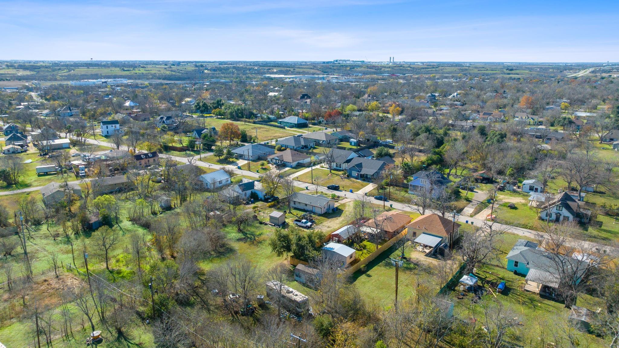 842 Kimbro St, Taylor, TX 76574