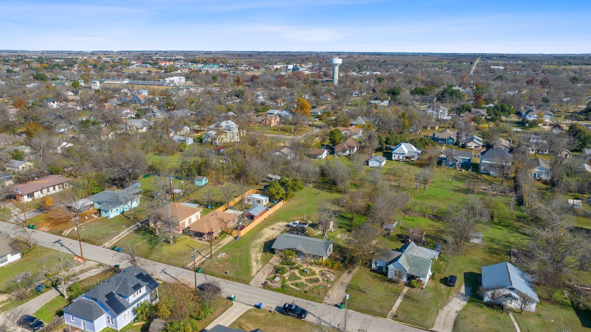 842 Kimbro St, Taylor, TX 76574