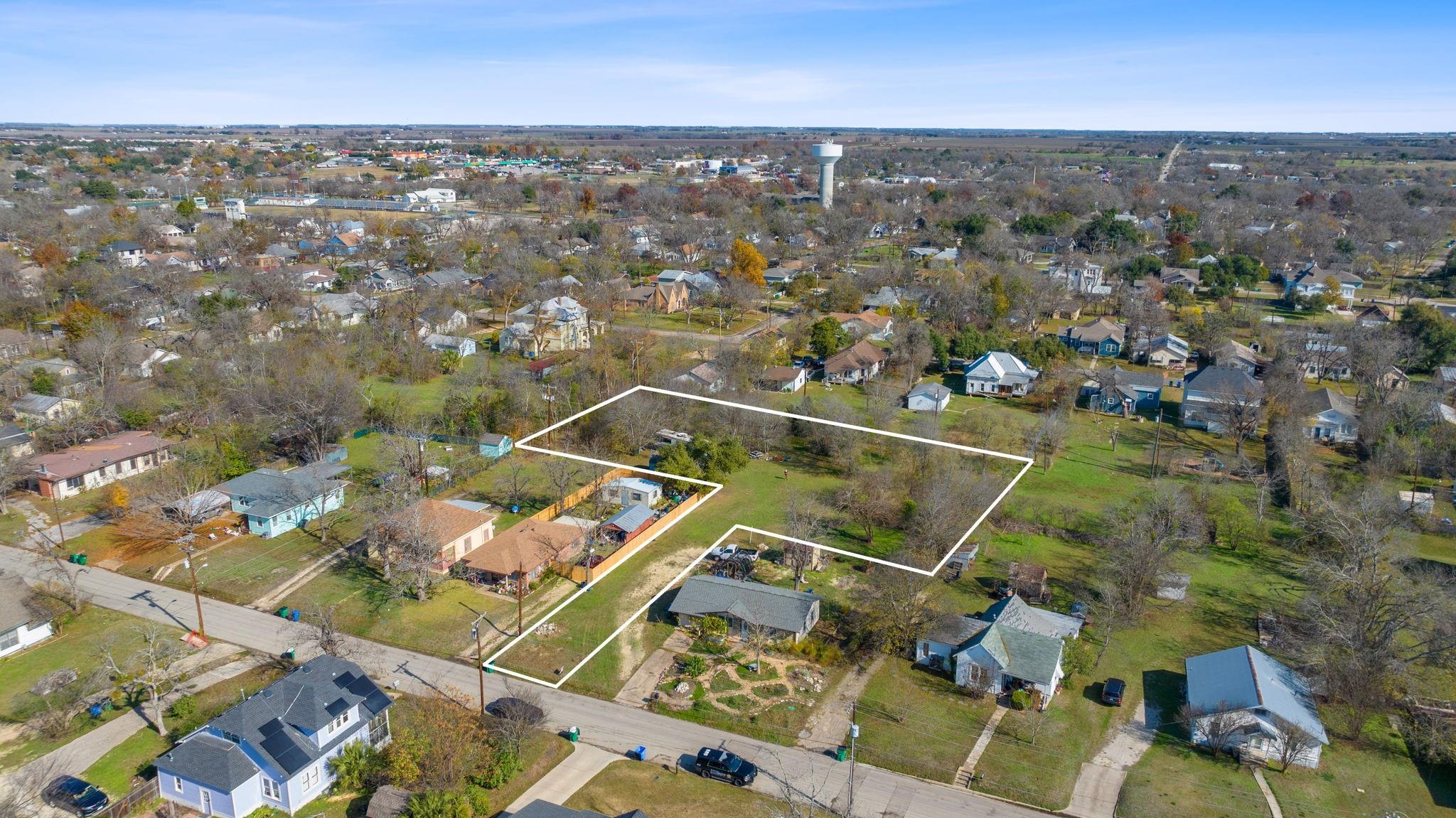 842 Kimbro St, Taylor, TX 76574