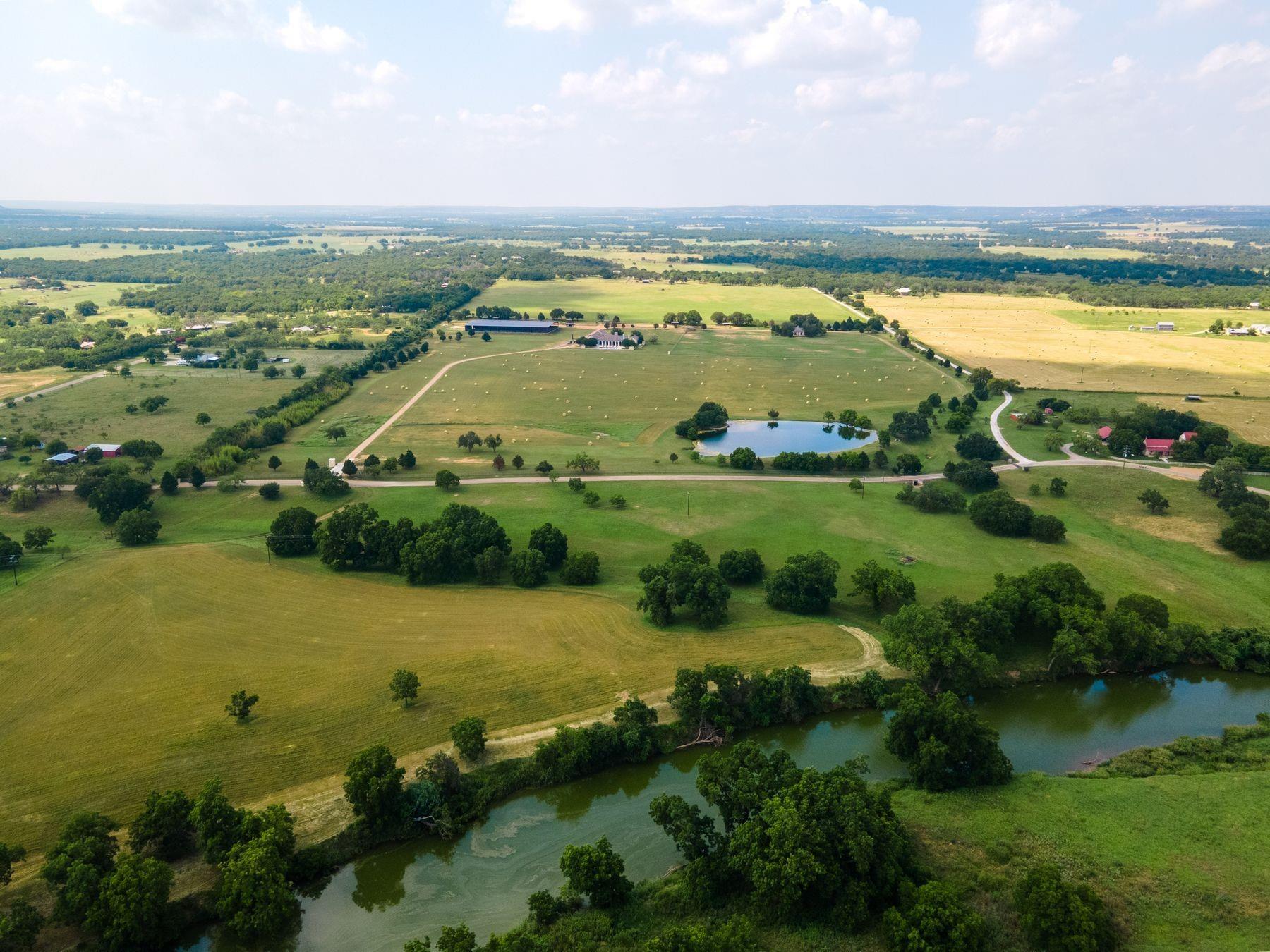 4900 Goehmann Ln, Fredericksburg, TX 78624