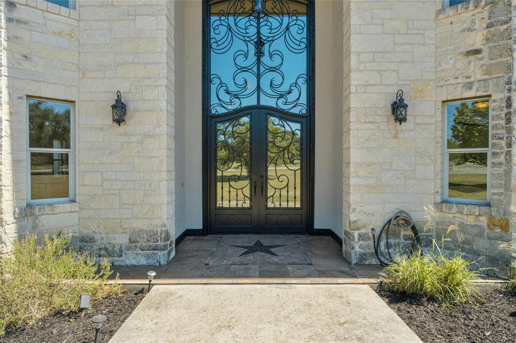 200 Oak Forest Dr, Buda, TX 78610