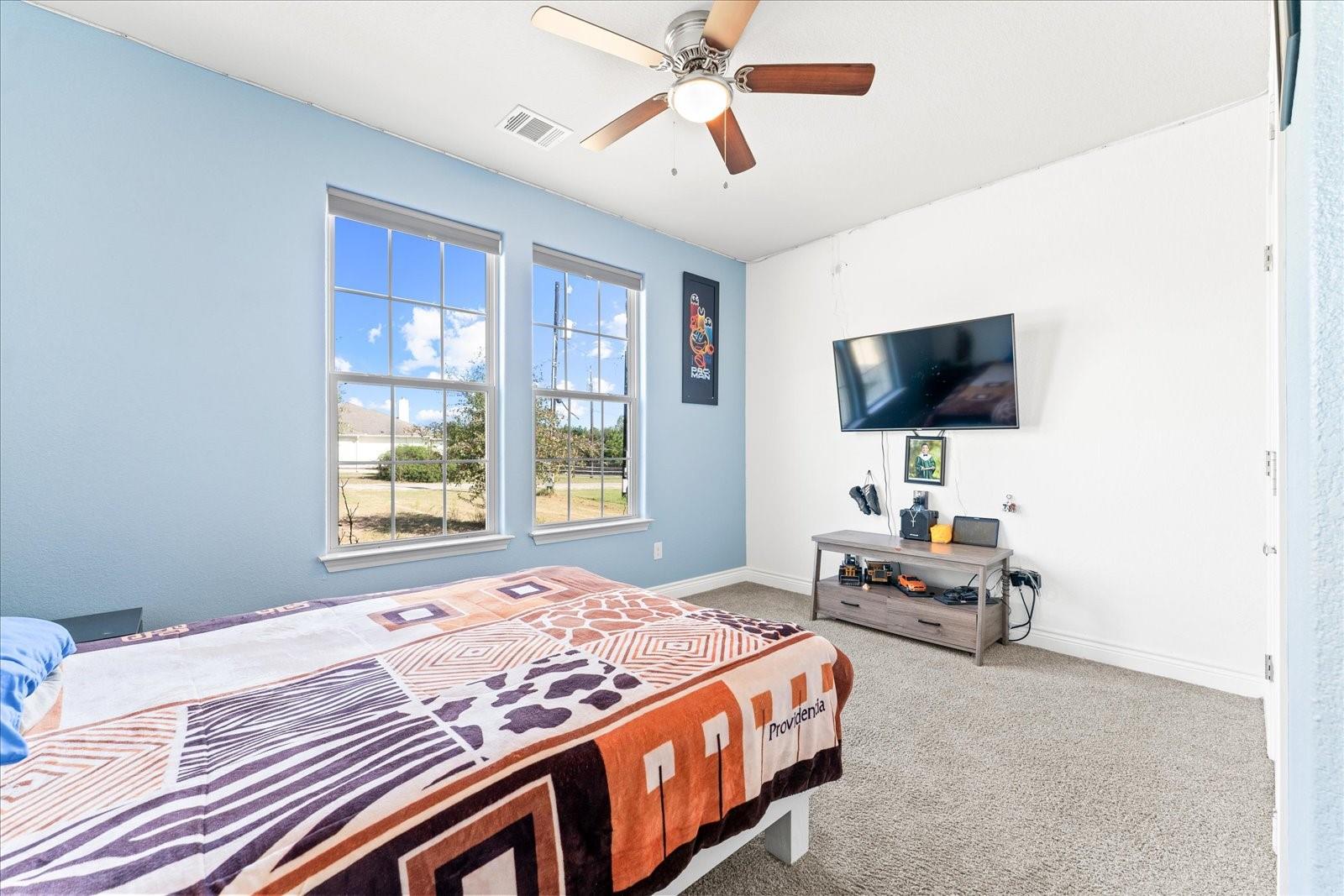 113 Tonkawa Ln, Paige, TX 78659