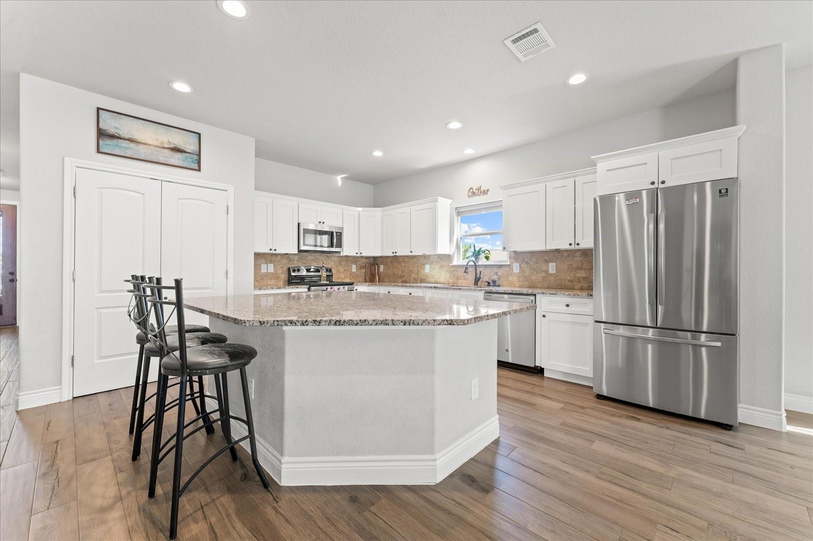 113 Tonkawa Ln, Paige, TX 78659