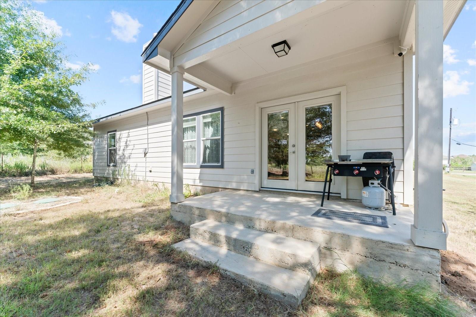 113 Tonkawa Ln, Paige, TX 78659