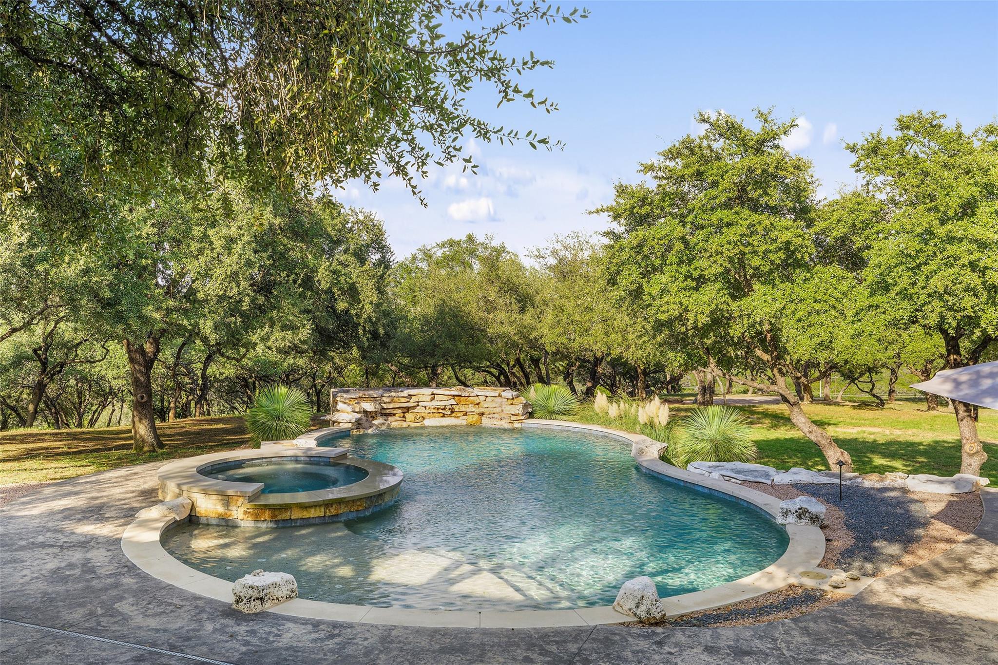 2412 Bee Creek Rd, Spicewood, TX 78669