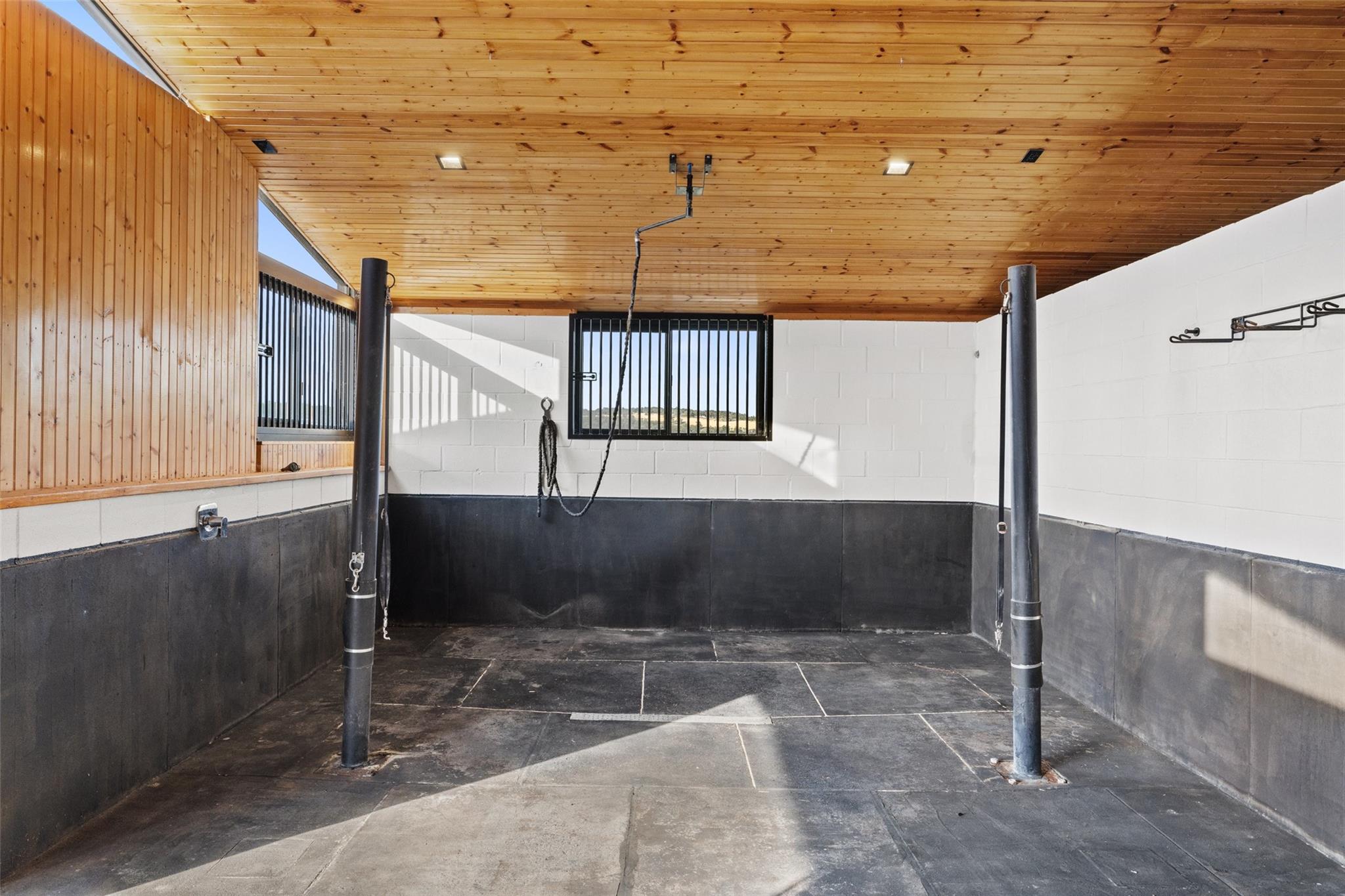 2412 Bee Creek Rd, Spicewood, TX 78669