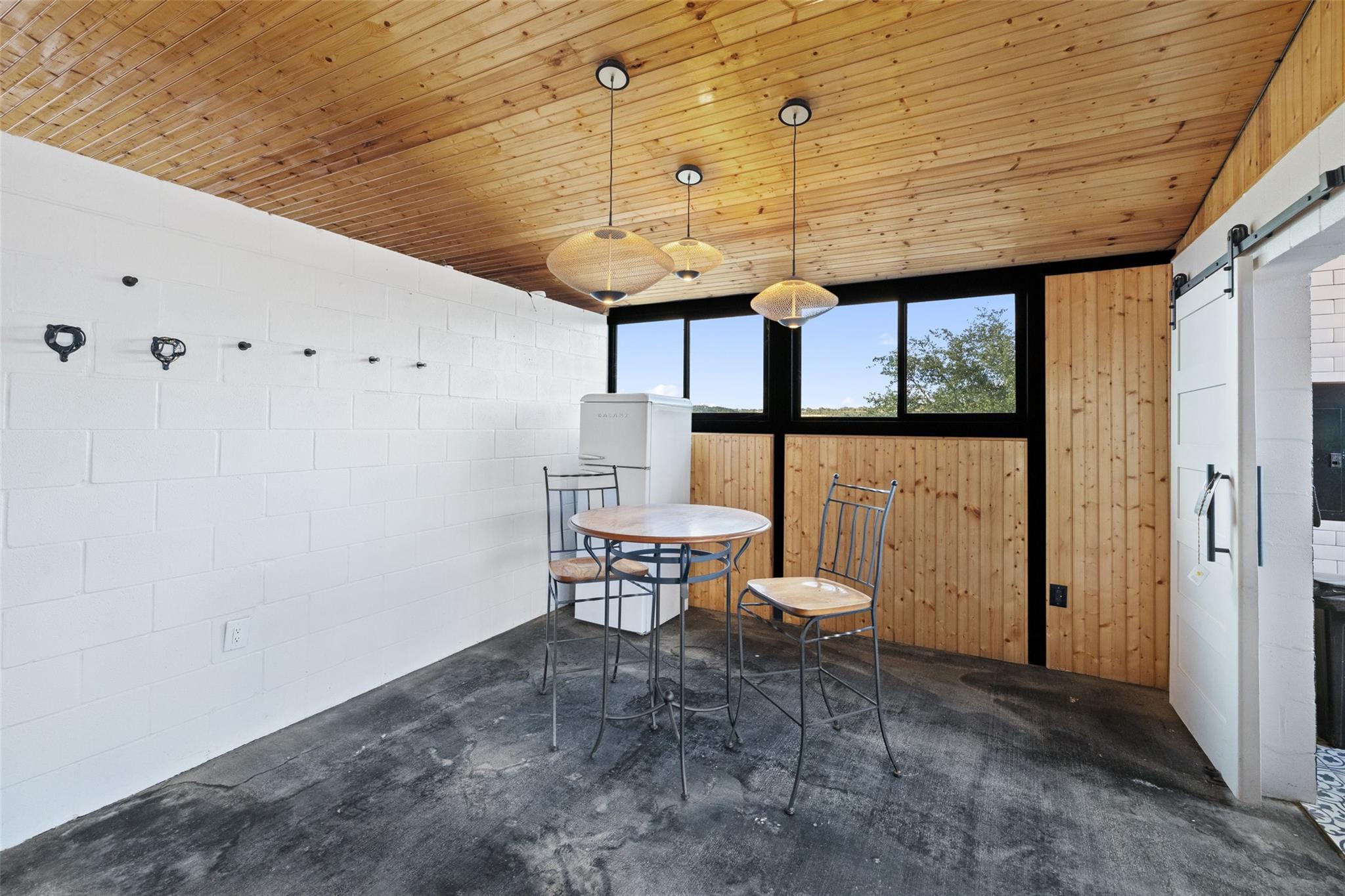 2412 Bee Creek Rd, Spicewood, TX 78669