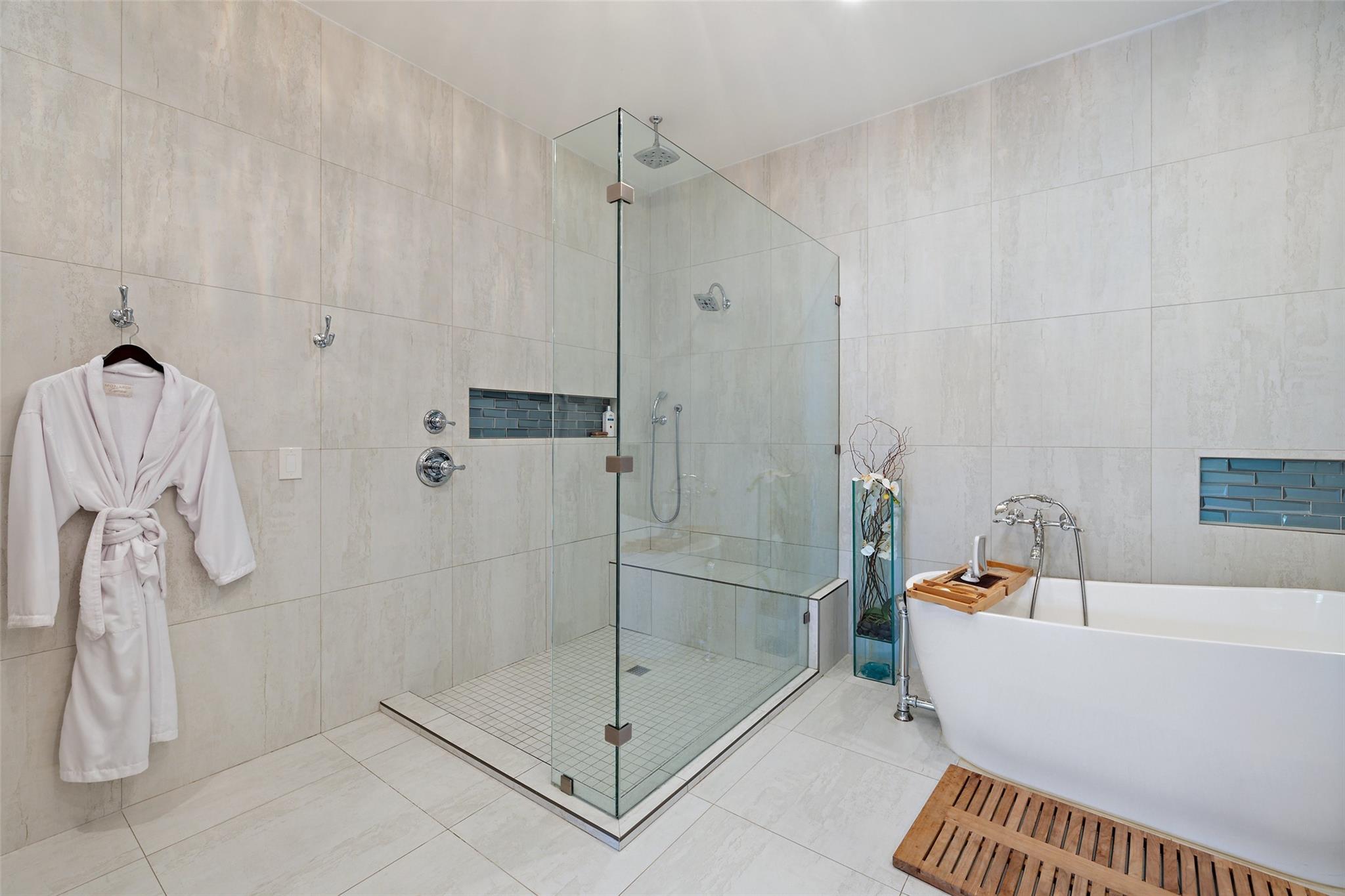 2412 Bee Creek Rd, Spicewood, TX 78669