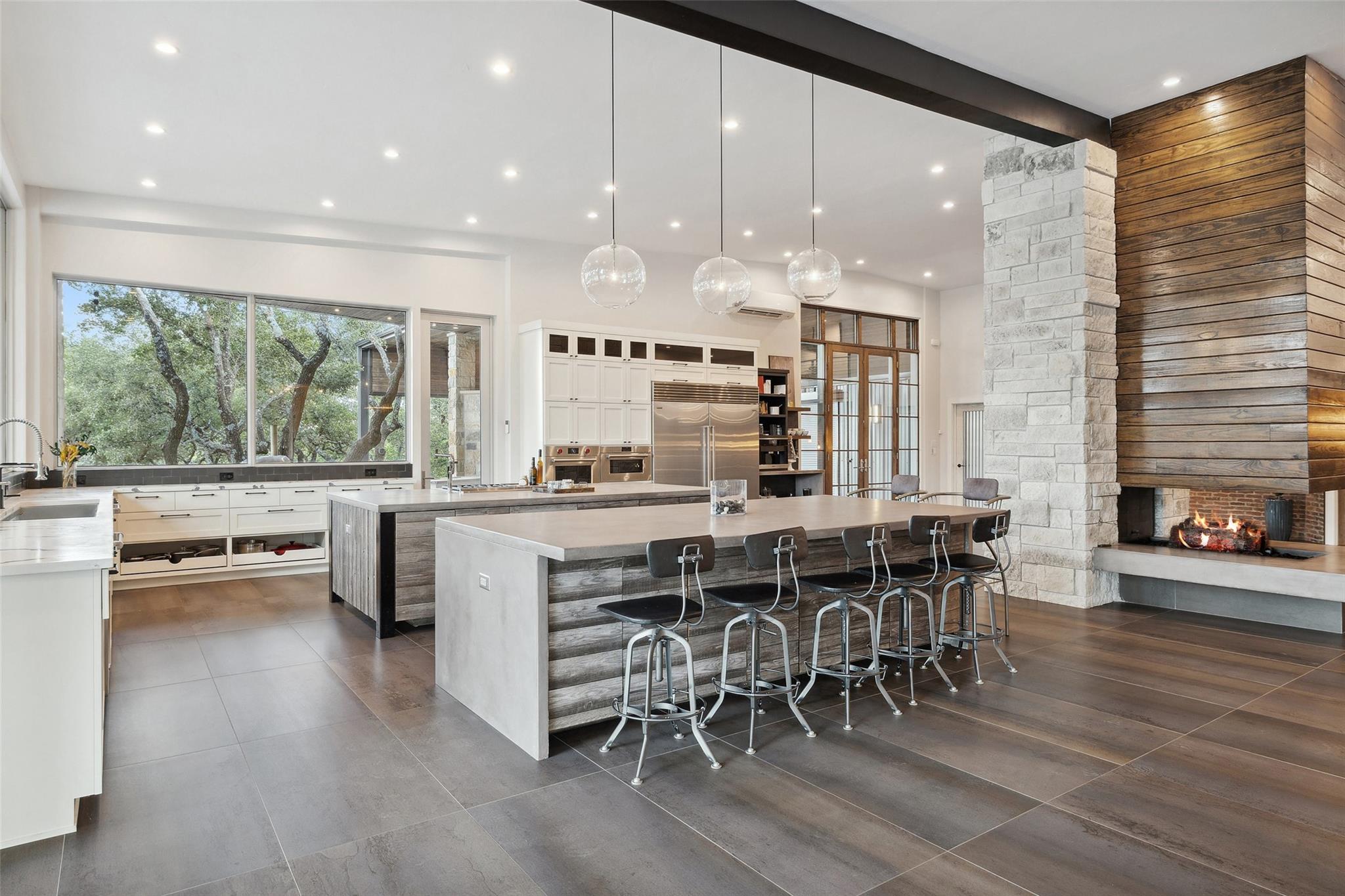 2412 Bee Creek Rd, Spicewood, TX 78669